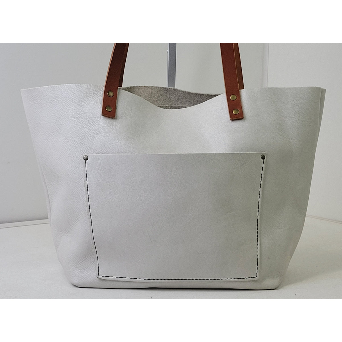 Portland Leather Goods Classic Leather Tote in Beluga w Brown Leather Straps EUC