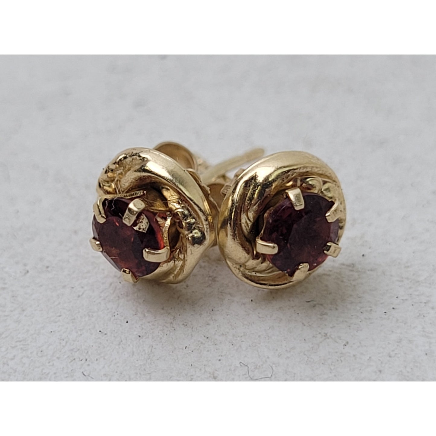14K Yellow Gold Garnet Stud Earrings | 6 mm | .62 grams