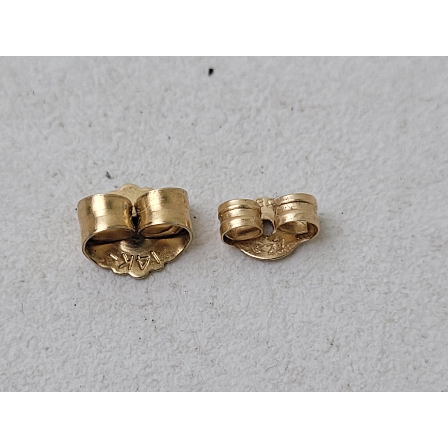 14K Yellow Gold Garnet Stud Earrings | 6 mm | .62 grams