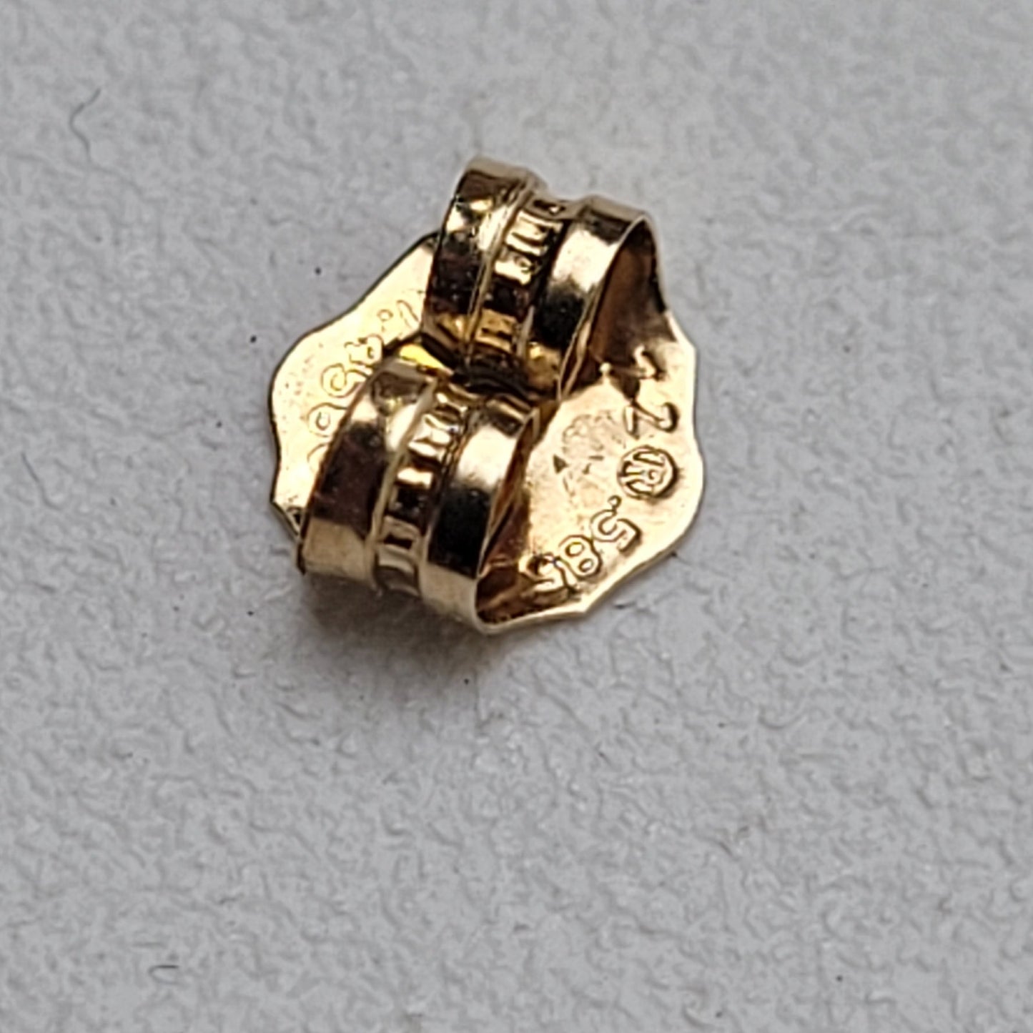 14K Yellow Gold Cub Zirconia 6mm Sparkling Stud Earrings Stamped 585