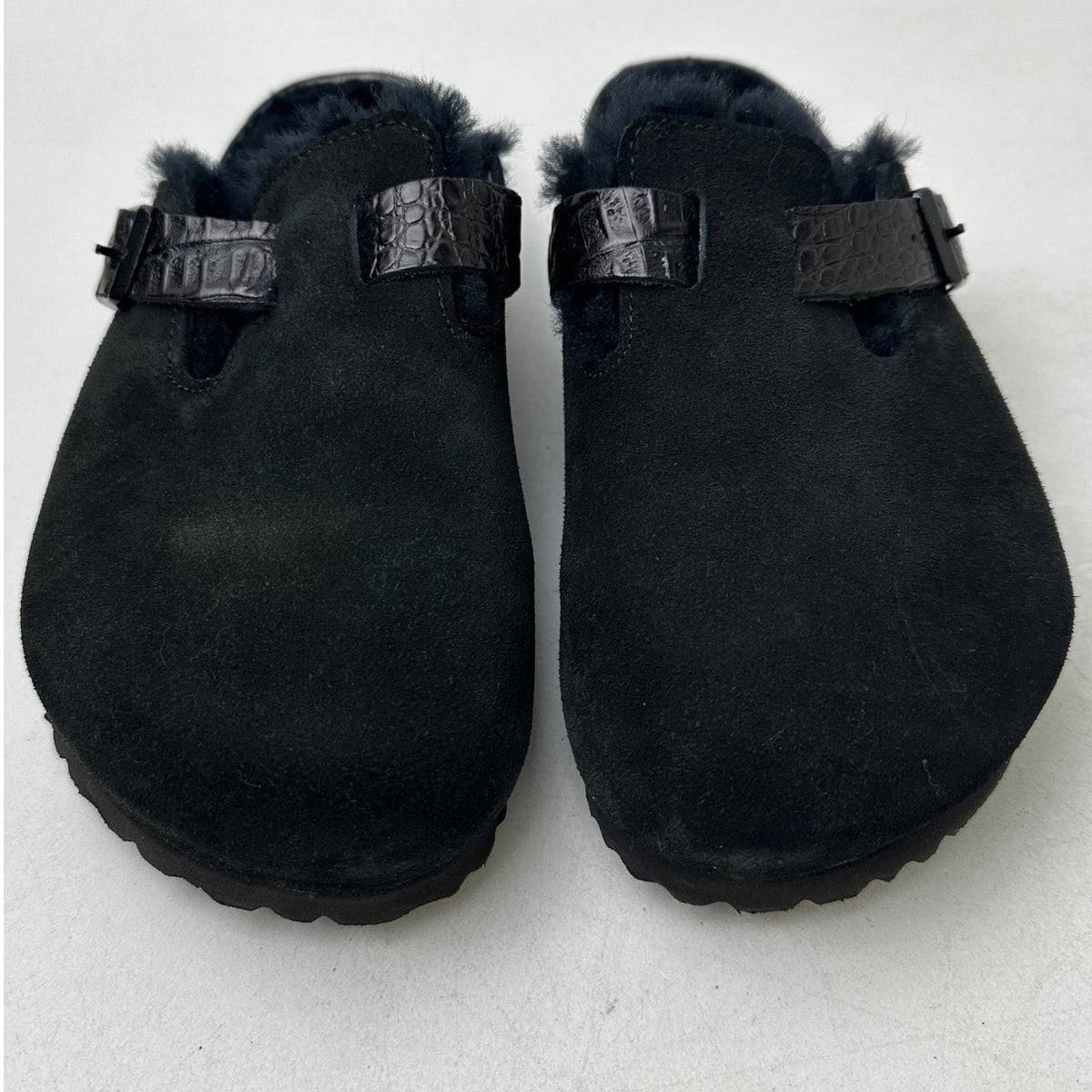 Birkenstock Boston Black Shearling Suede Clogs w/ Embossed Strap Women's Sz 5