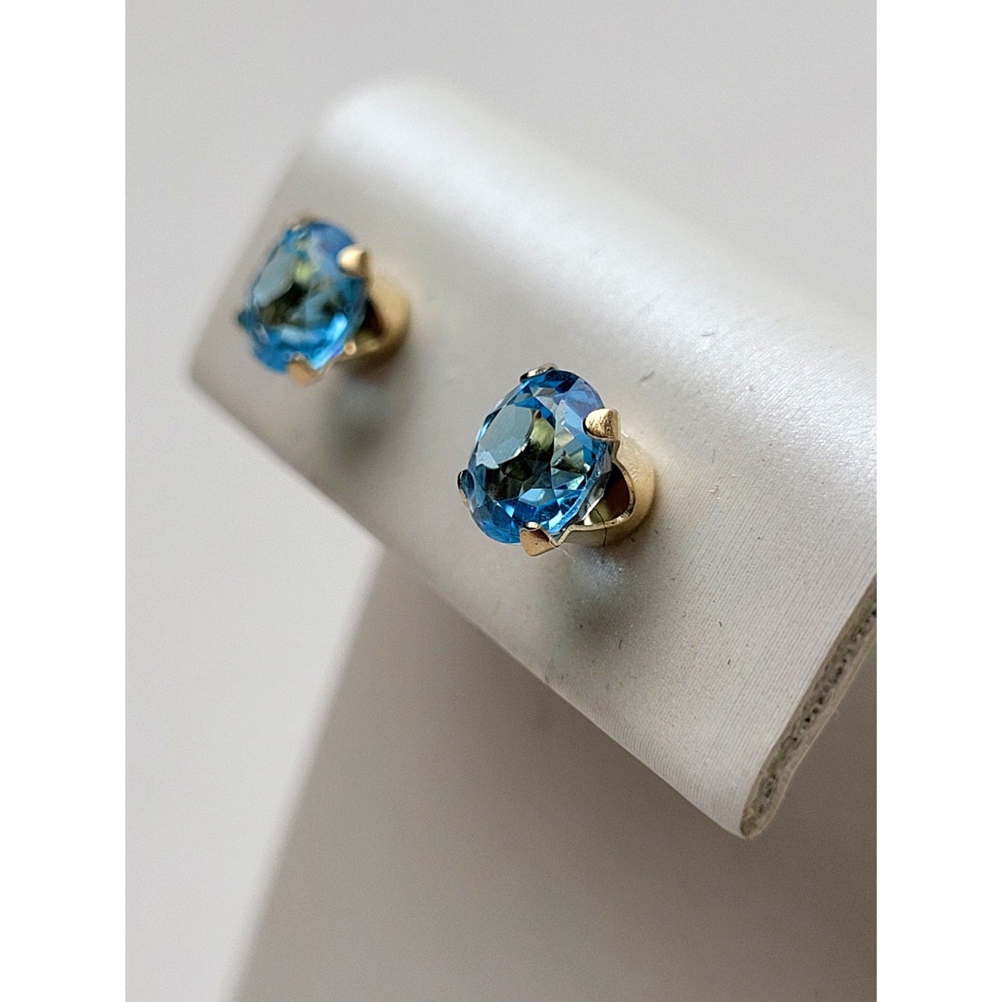 Classic Blue Topaz 5mm Stone w Four-Prong 14K Gold Setting Stud Earrings