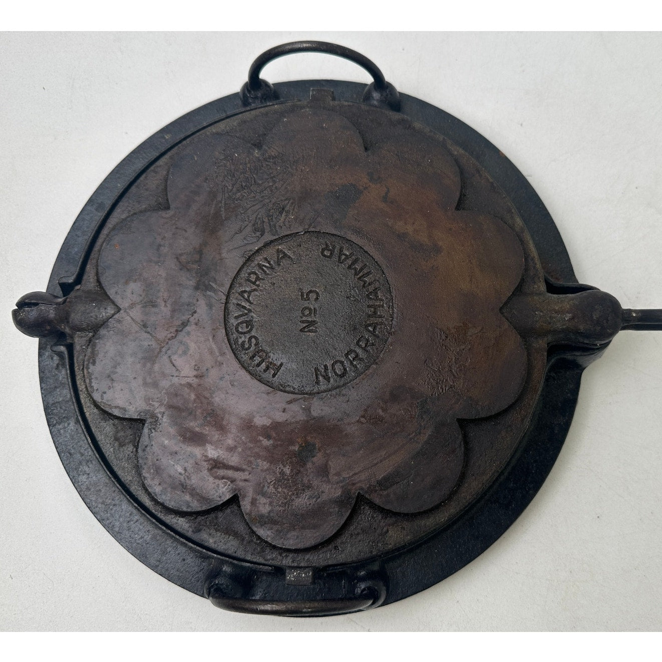 Vintage Husqvarna Norrahammar No. 5 Cast Iron Heart Waffle Iron W/ Base