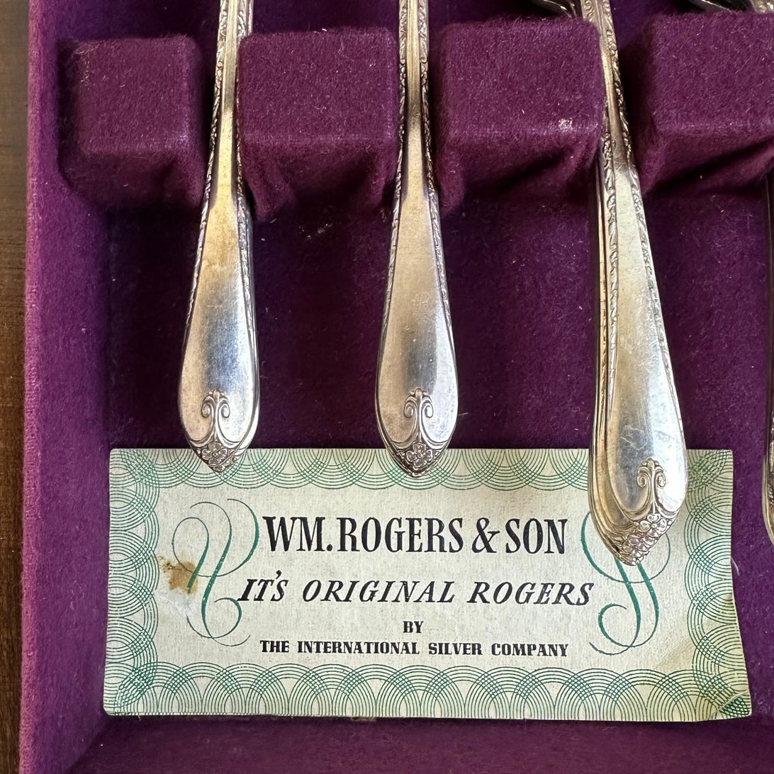 Vintage 44-Piece Wm. Rogers & Son Exquisite Silverplate Flatware Set with Chest