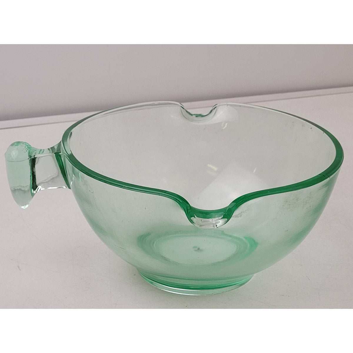 Vintage 1930s D&B Co. Green Uranium Vaseline Double Spout Mixing/Batter Bowl