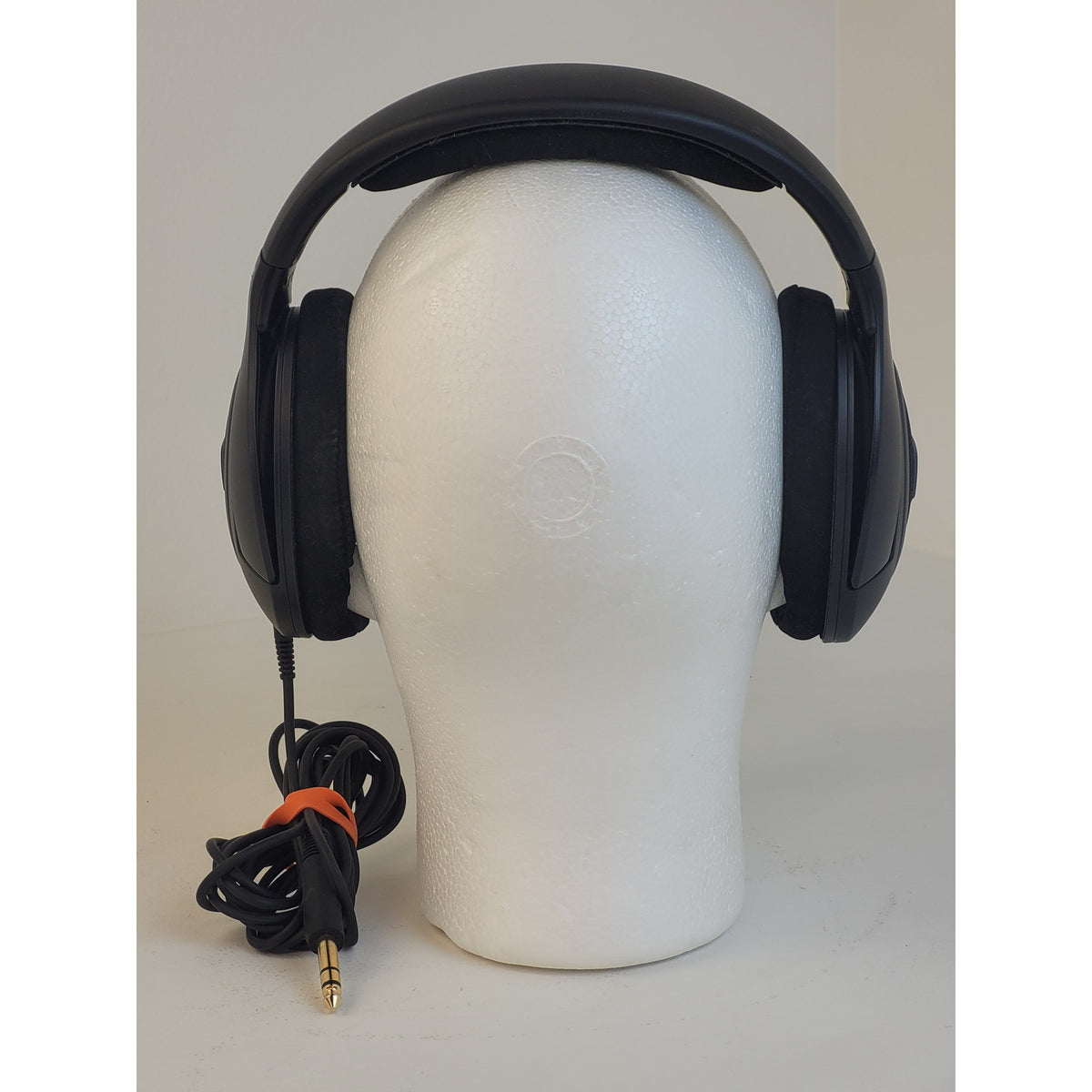 Sennheiser HD 569 Closed-Back Around-Ear Wired Headphones Black | Untested