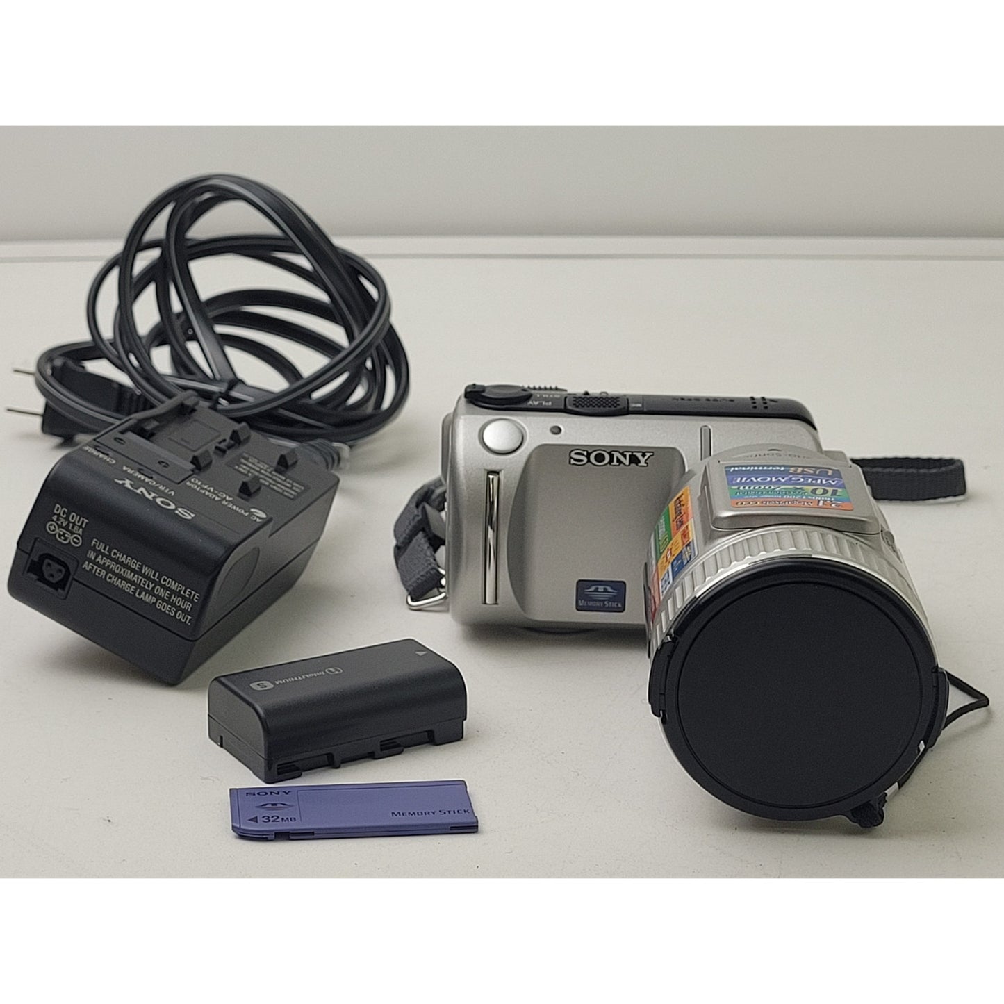 Sony Cyber-Shot Movie Still Camera DSC-F717 w Battery, SD Card, Charger | Repair