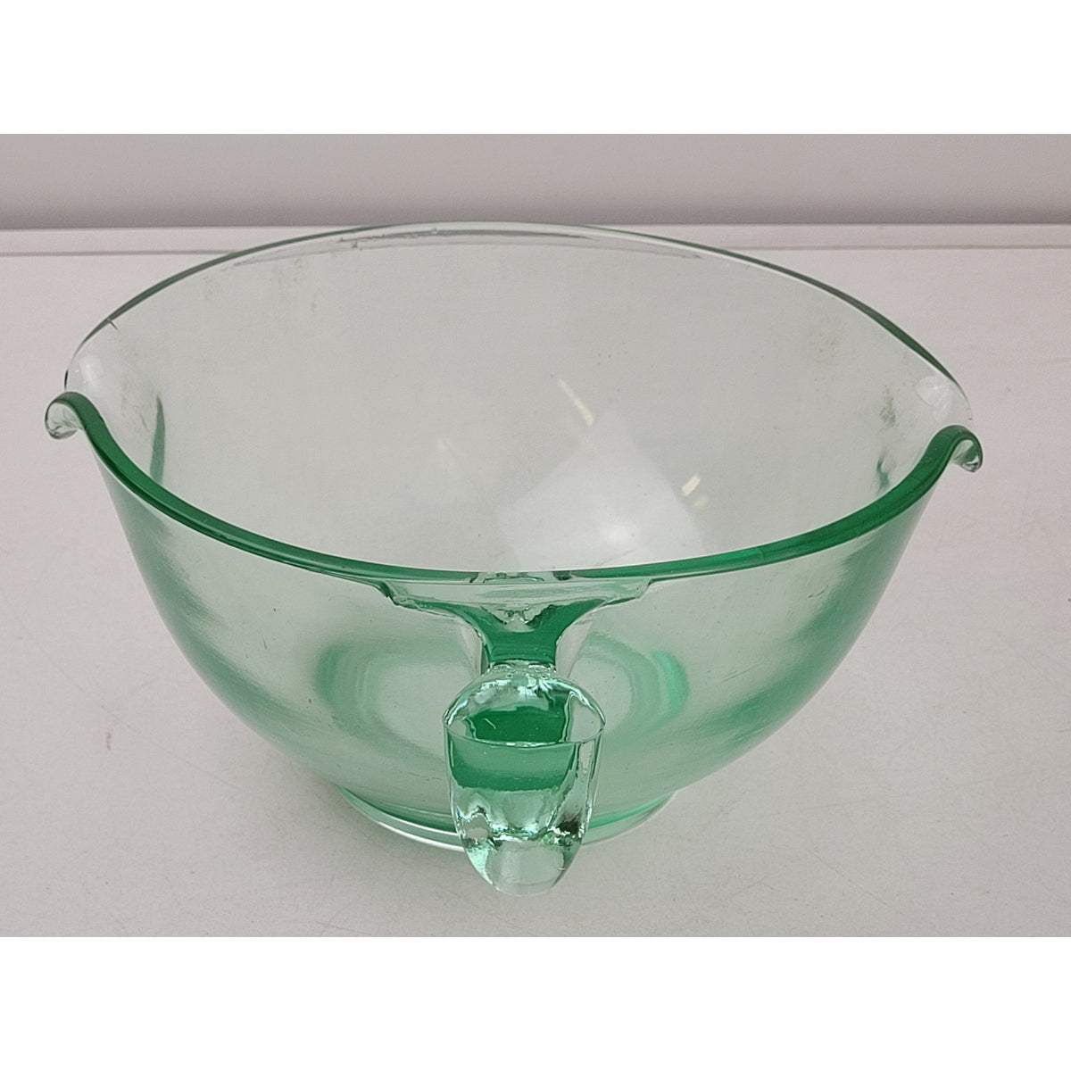 Vintage 1930s D&B Co. Green Uranium Vaseline Double Spout Mixing/Batter Bowl