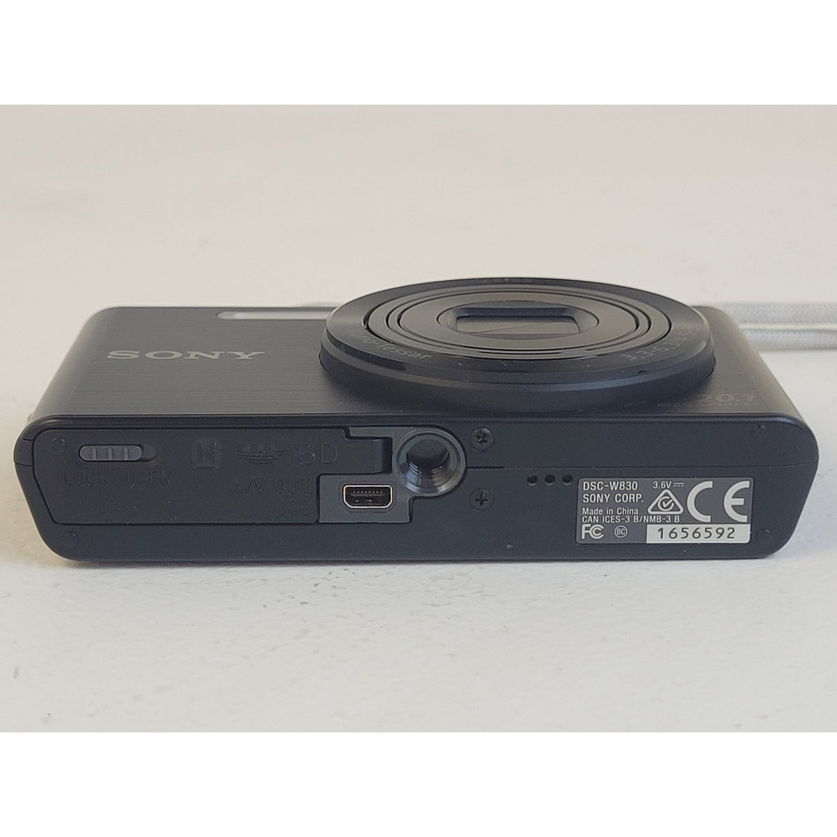 Sony Cyber-Shot DSC-WX80 Digital Camera Kit w Power Adapter & Original Box