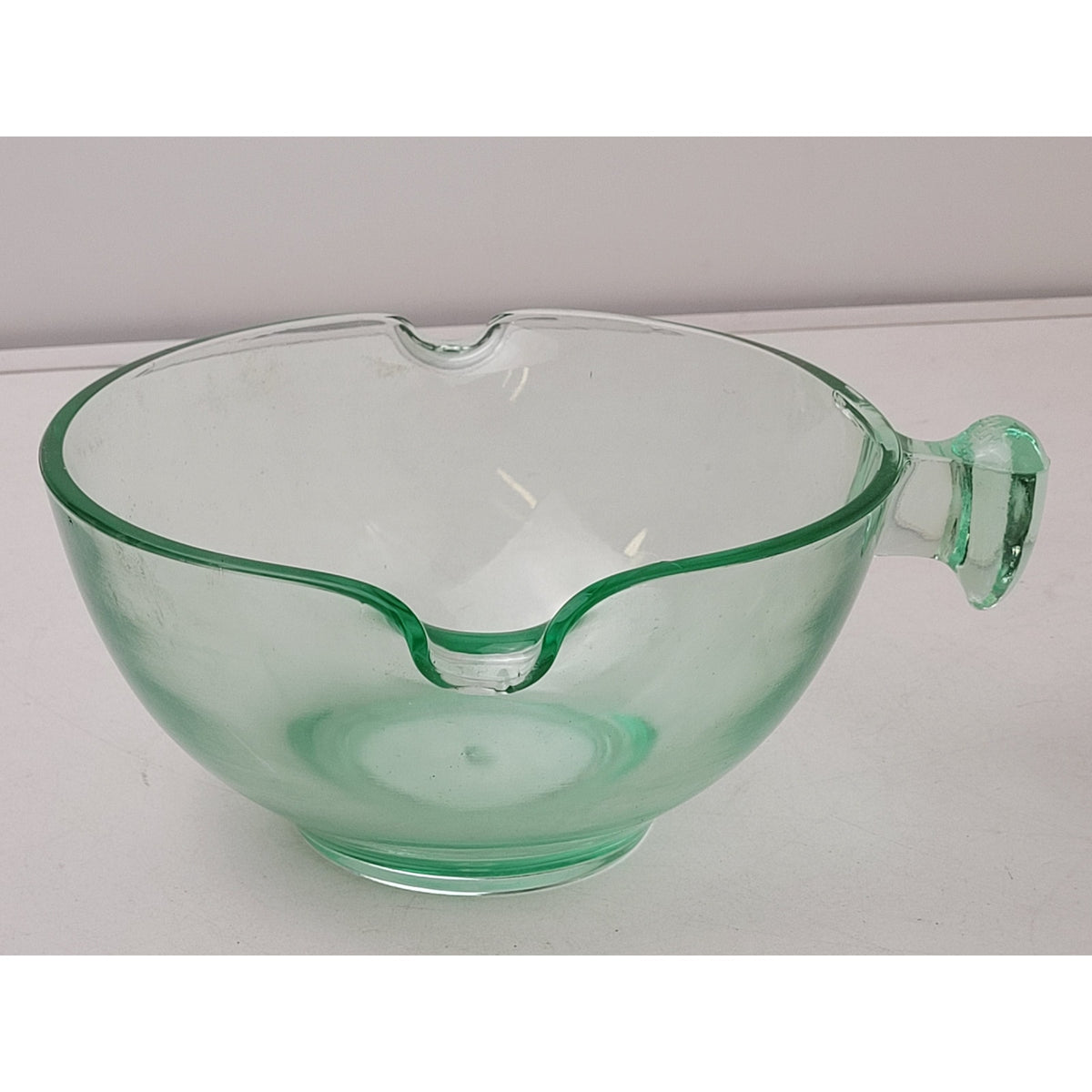 Vintage 1930s D&B Co. Green Uranium Vaseline Double Spout Mixing/Batter Bowl