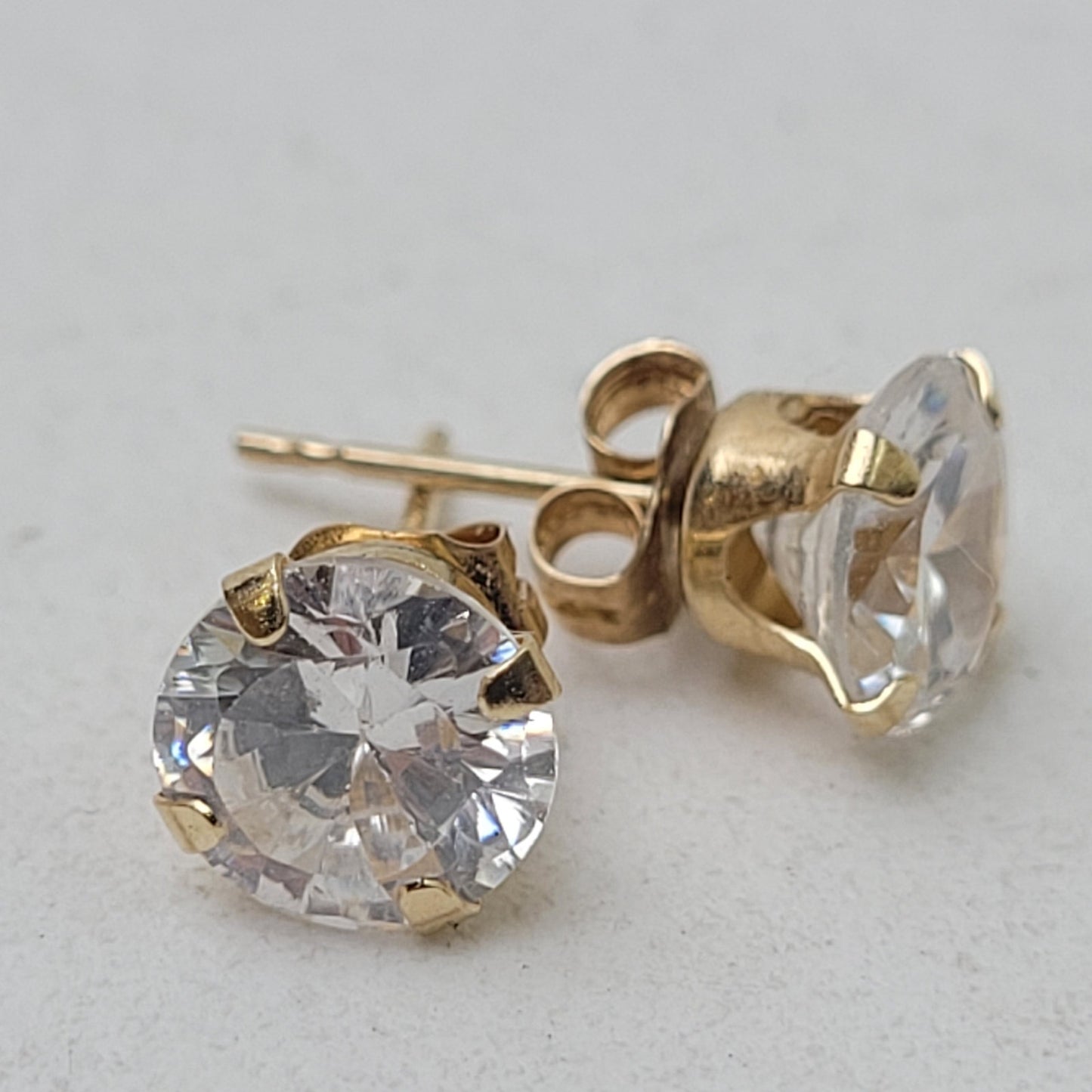 14K Yellow Gold Cub Zirconia 6mm Sparkling Stud Earrings Stamped 585