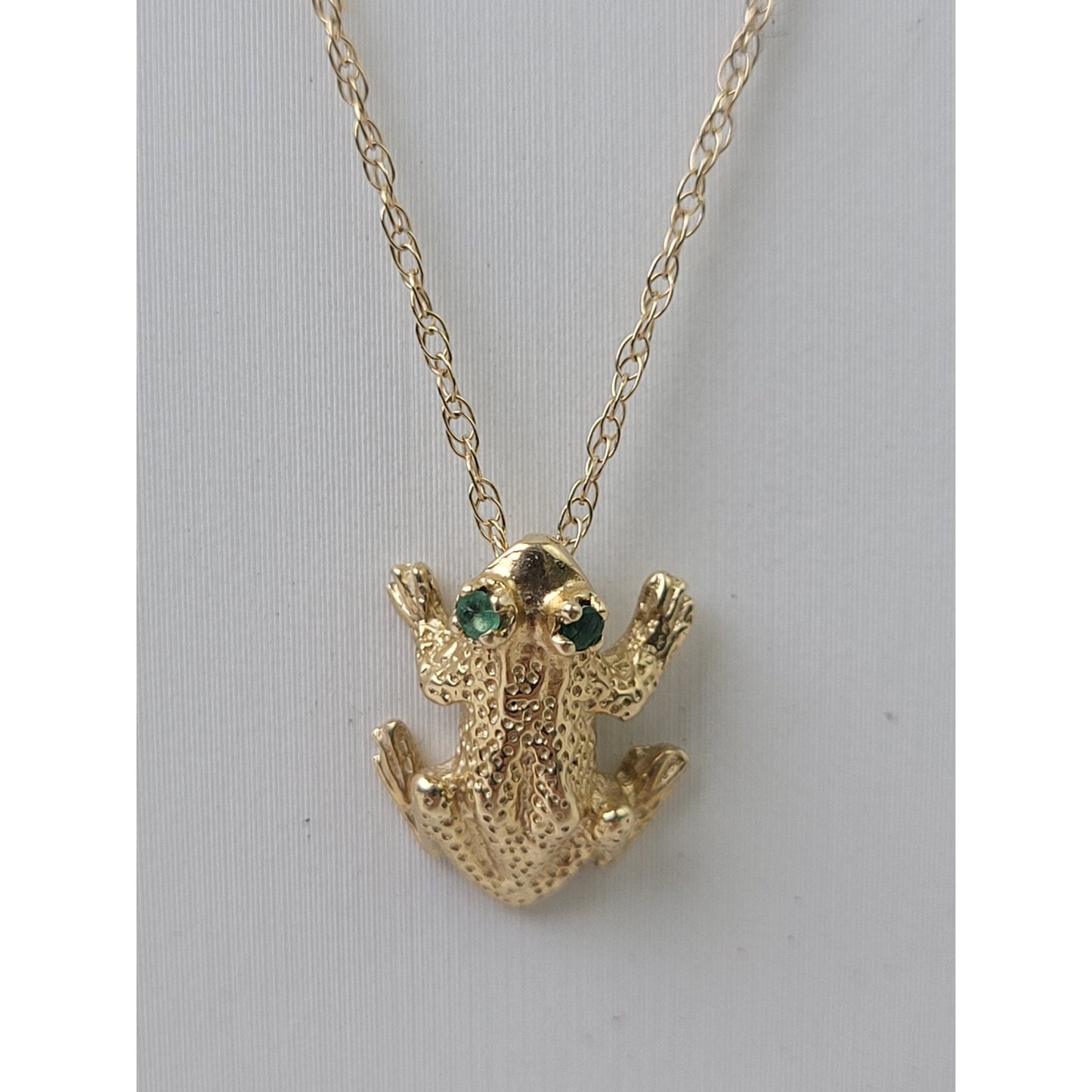 14K Yellow Gold Frog Charm w Green Stone Eyes on 10K Yellow Gold Chain