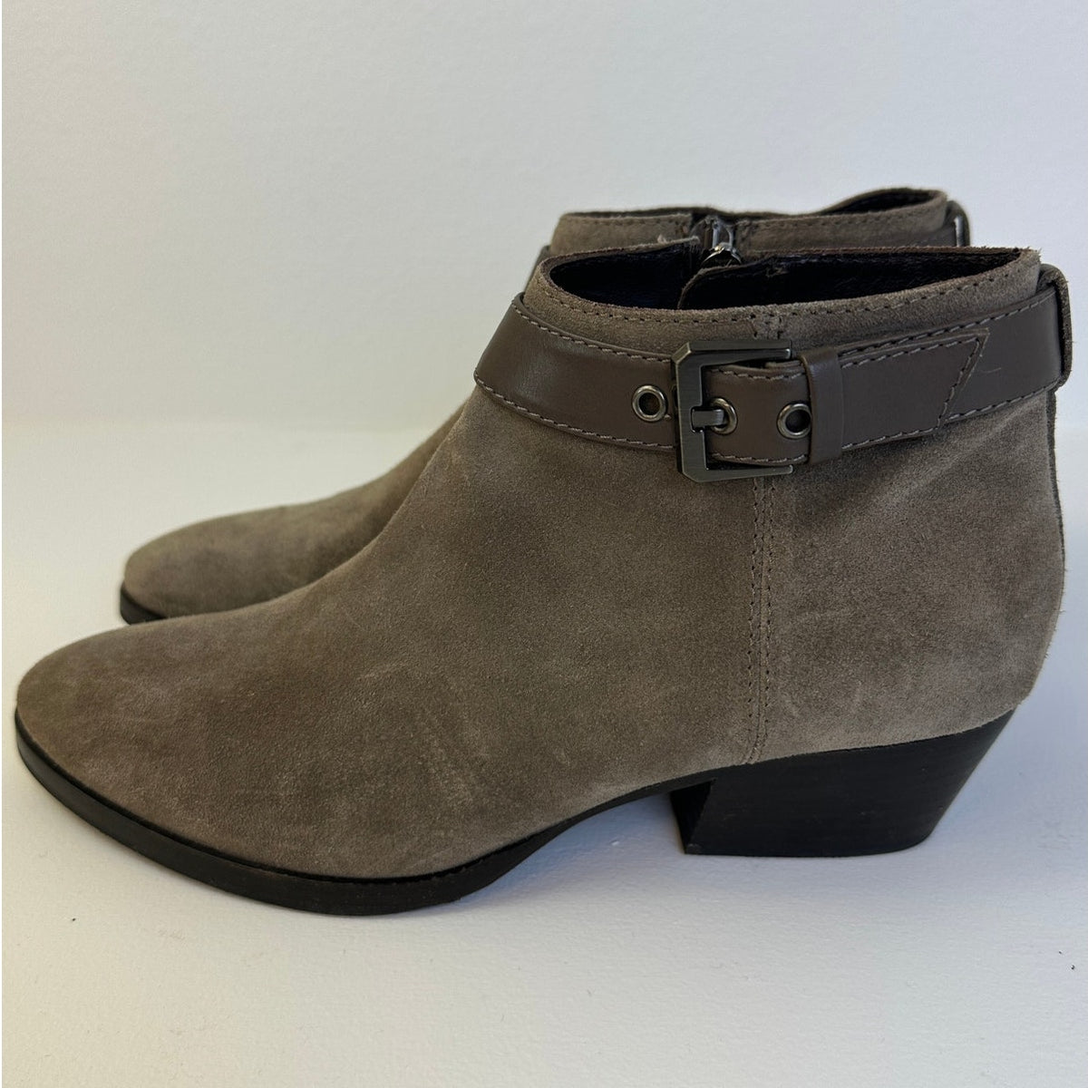 Aquatalia Light Brown Suede Buckle Ankle Boots Made in Italy Women’s Sz 6