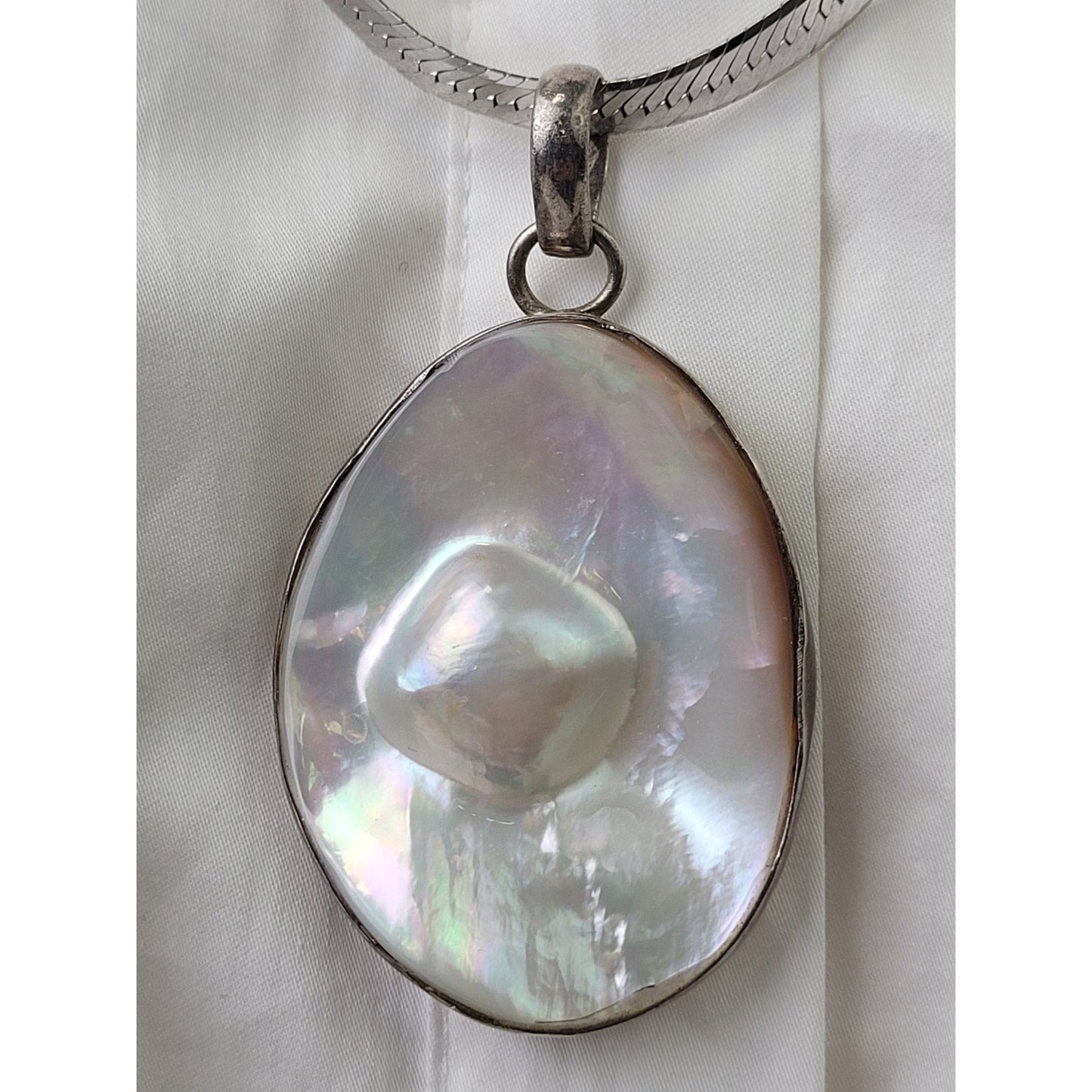 Sterling Silver Herringbone Chain Necklace w Mother of Pearl Pendant