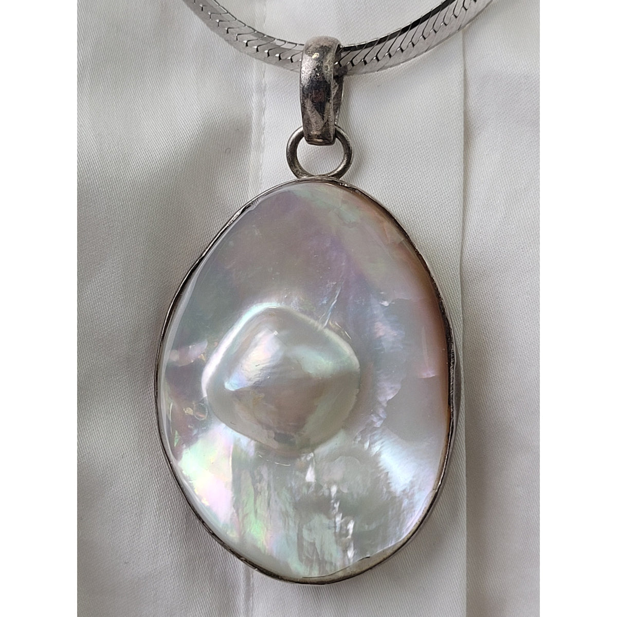 Sterling Silver Herringbone Chain Necklace w Mother of Pearl Pendant