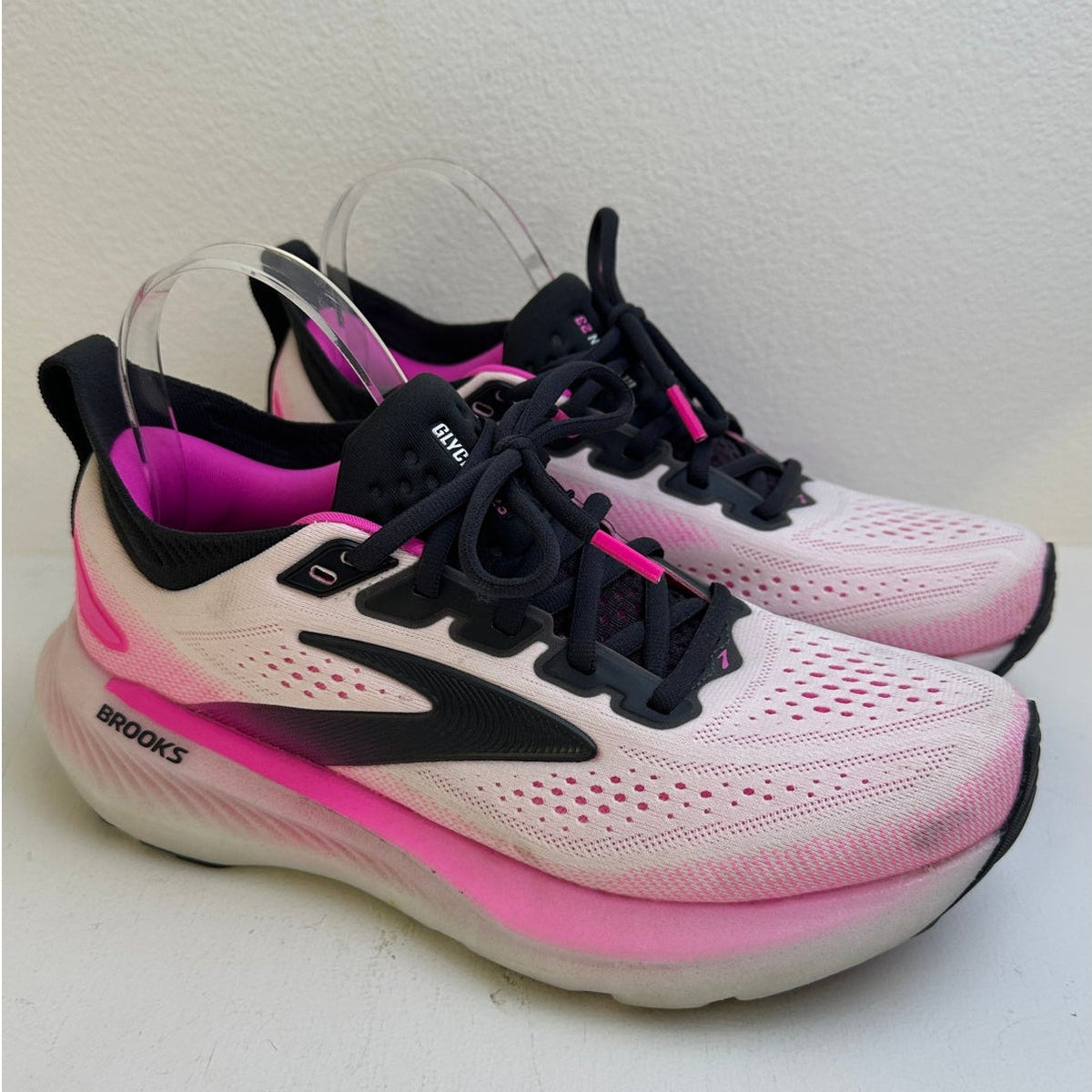 Brooks Glycerin 23 White Cyber Pink Max Cushion Running Shoes Women's Sz 8.5