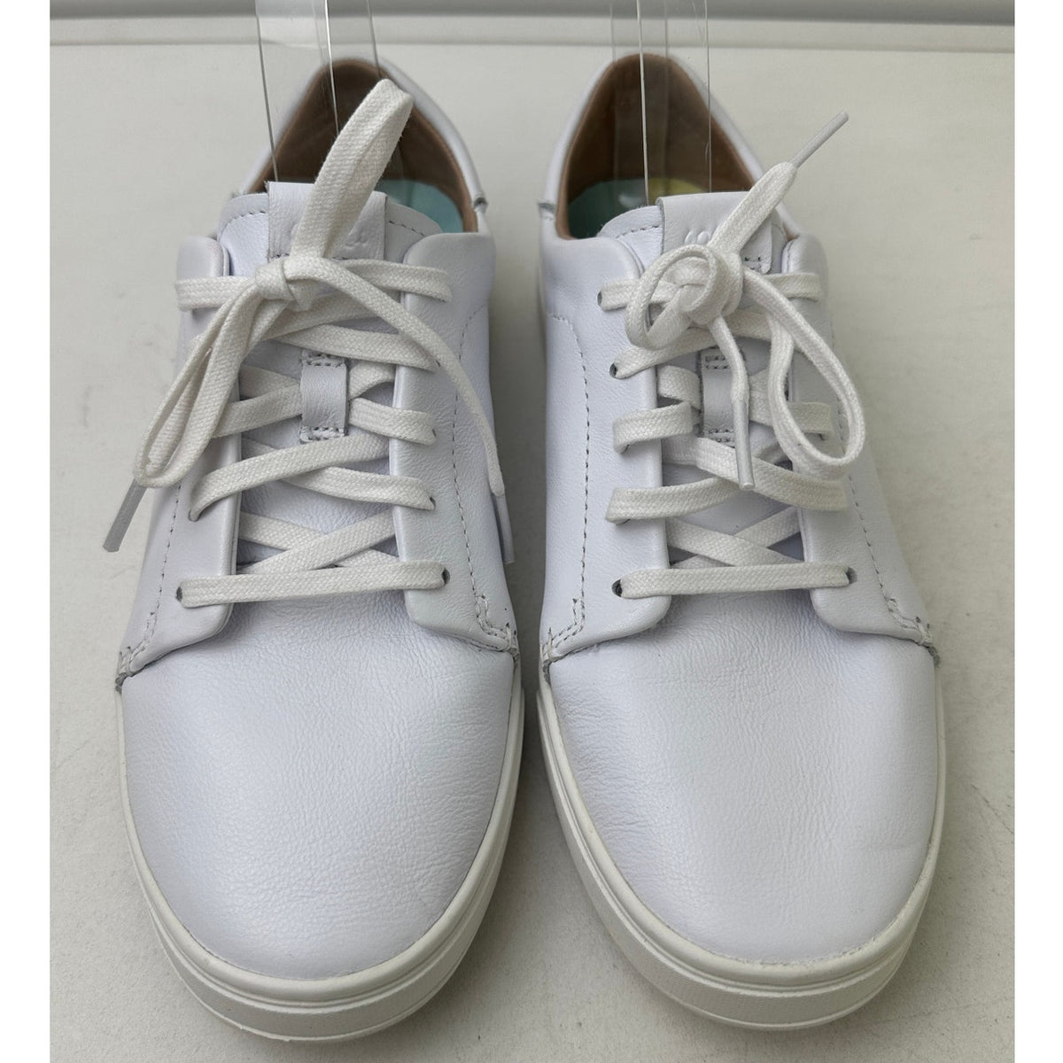 OluKai Pehuea Li 'llI Women's White Leather Sneakers Women's Sz 8