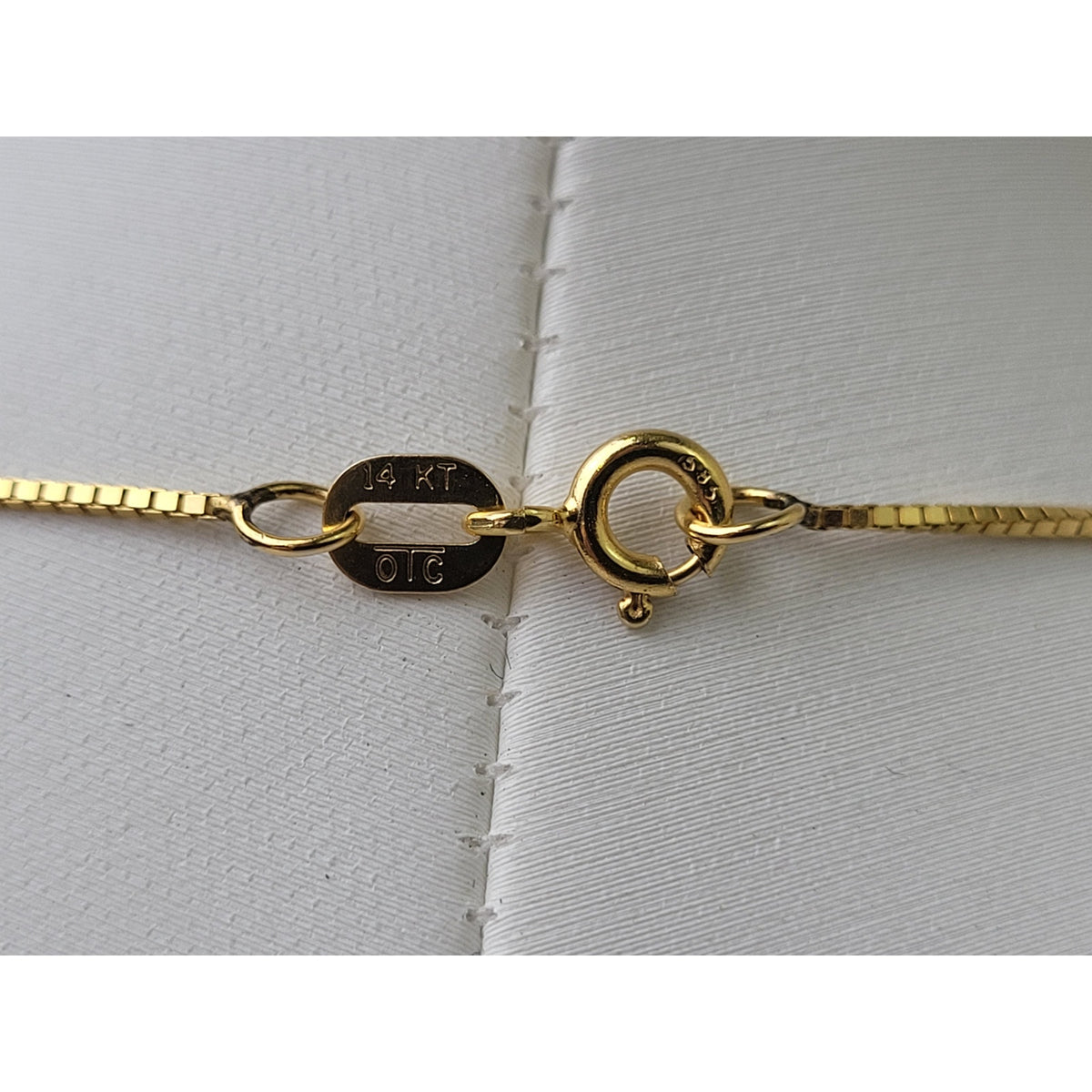 Solid 14K Yellow Gold Vintage Engraved Locket on 20" Gold Box Link Chain | 8.24g