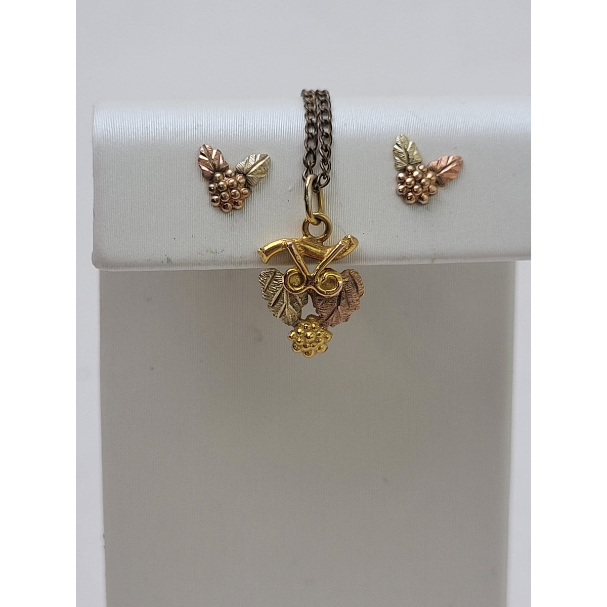 14K Black Hills Gold Tri-Color Gold Necklace Earrings Set Grape Cluster & Leaves