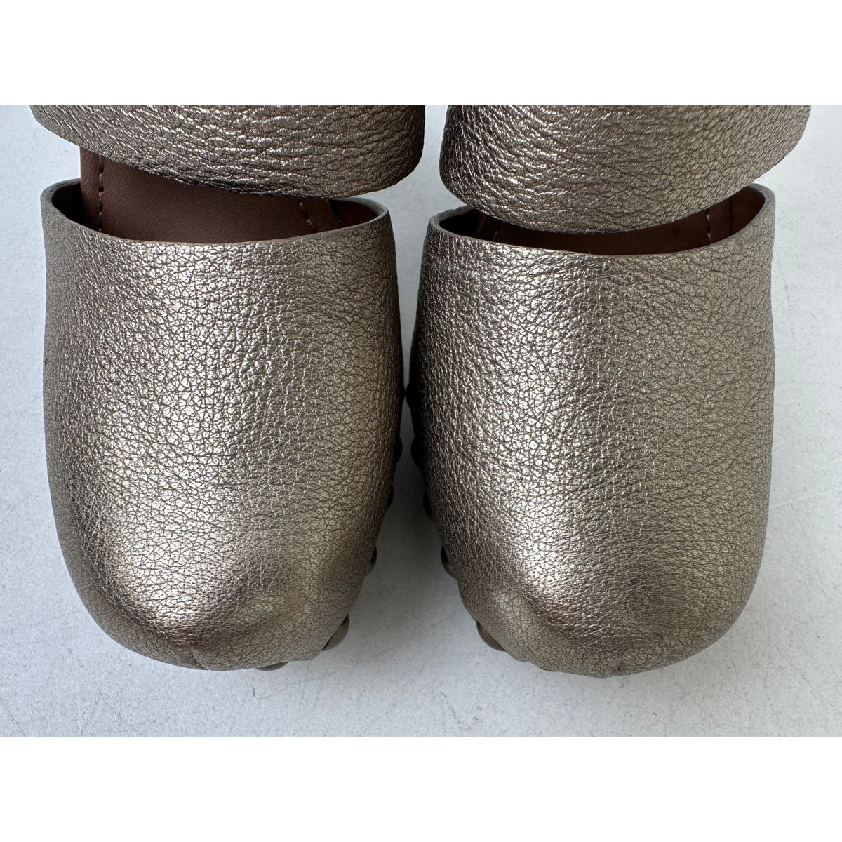 UGG Collection Amadora Metallic Gold Leather Studded Clog Heels Women's Sz 5.5