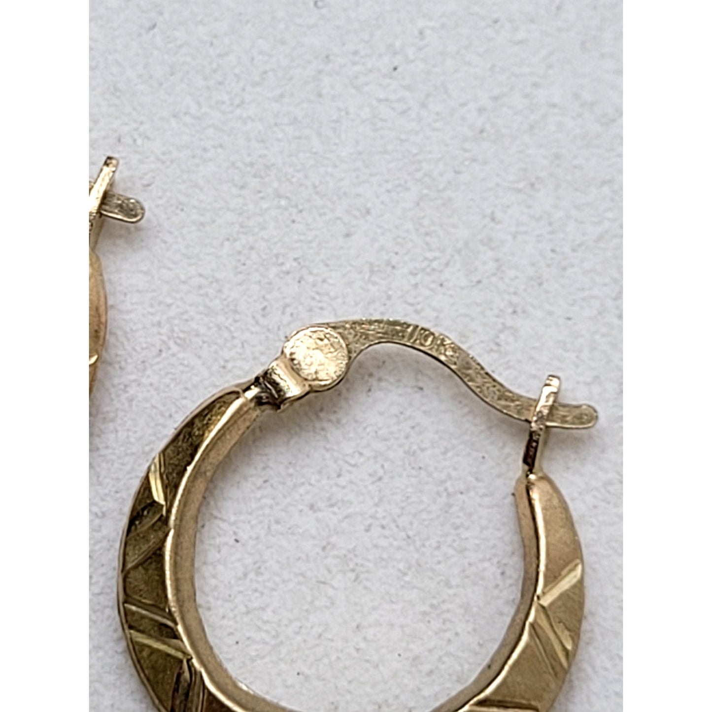 10K Yellow Gold Huggie Hoop Earrings w Geometric Design | .64 grams