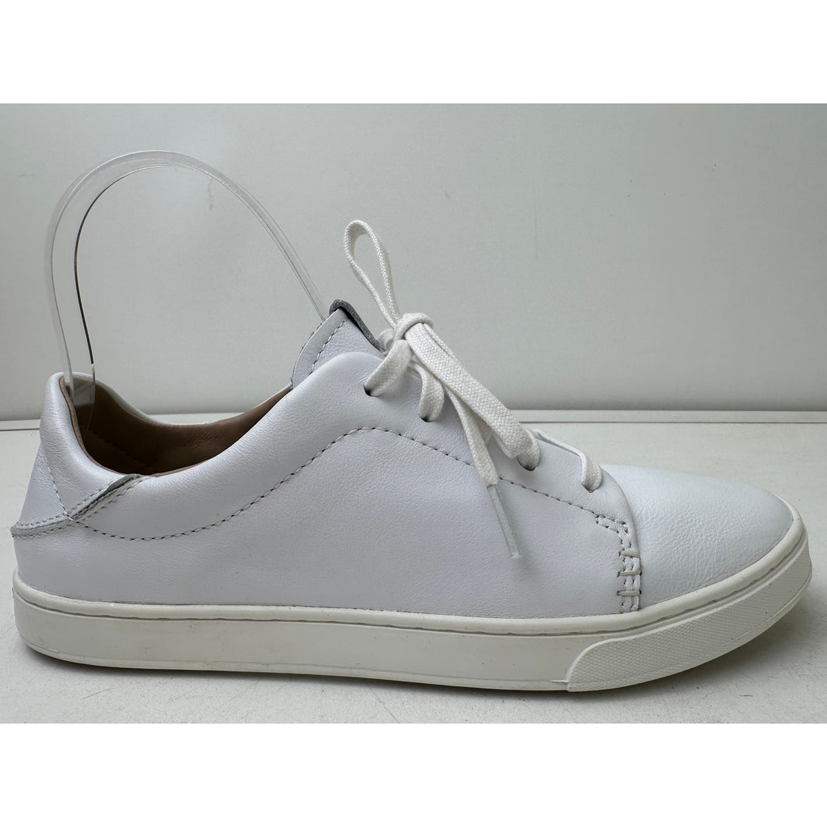 OluKai Pehuea Li 'llI Women's White Leather Sneakers Women's Sz 8