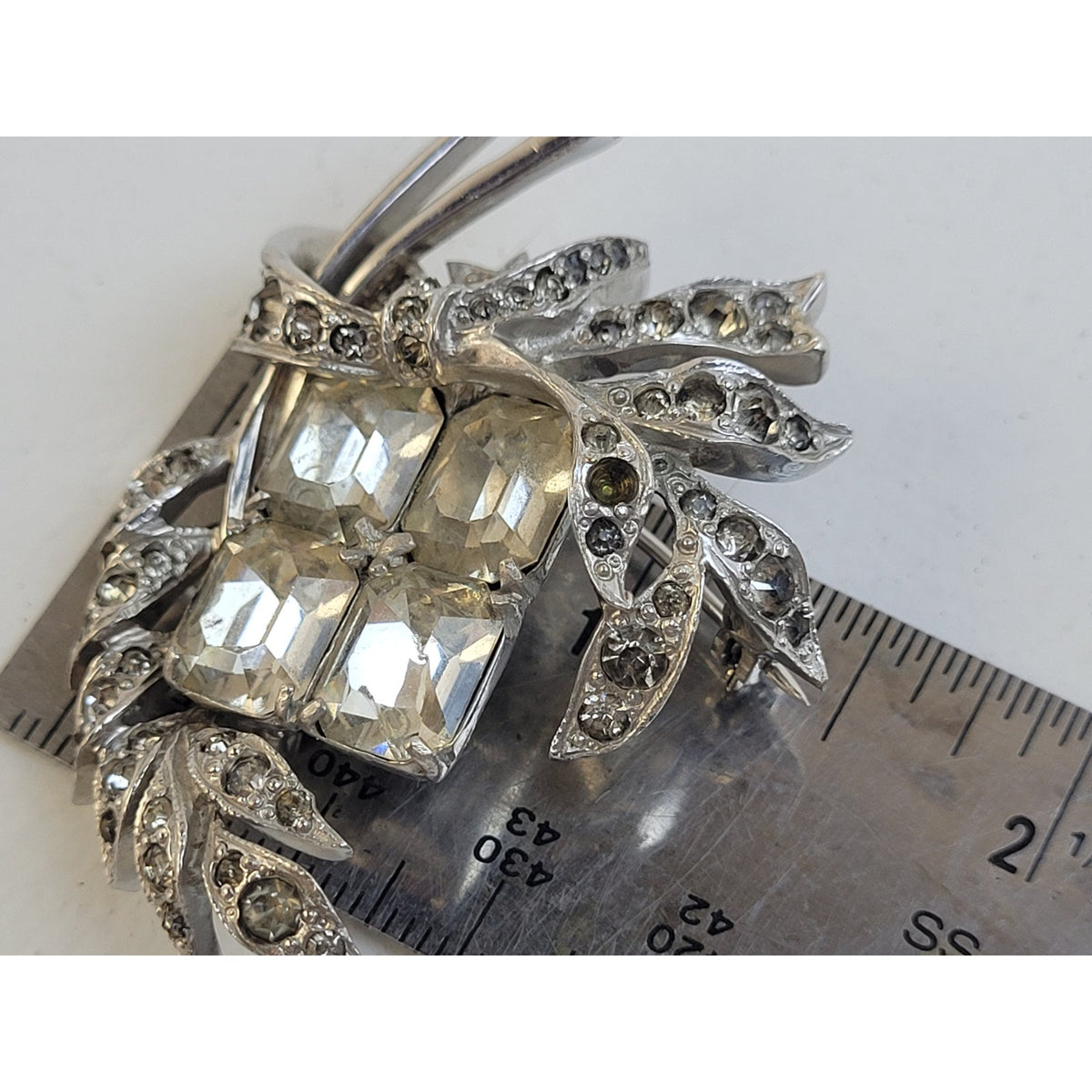Vintage 1940s Eisenberg "U" Brooch Pin Emerald-Cut Glass Rhinestones Signed