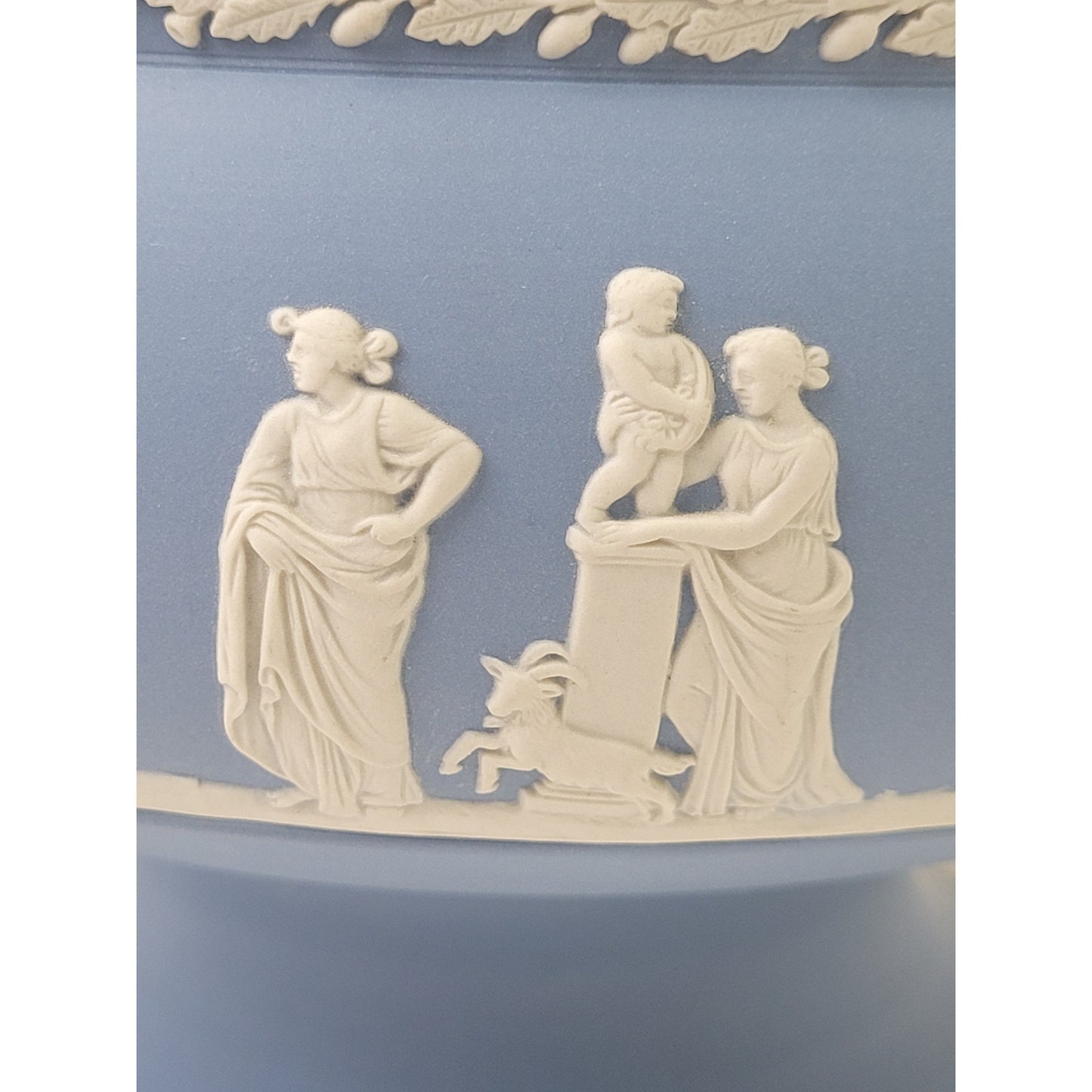 Vintage Large Wedgwood Jasperware Bowl Neo-Classical Centerpiece 8"W x 5 1.4" H