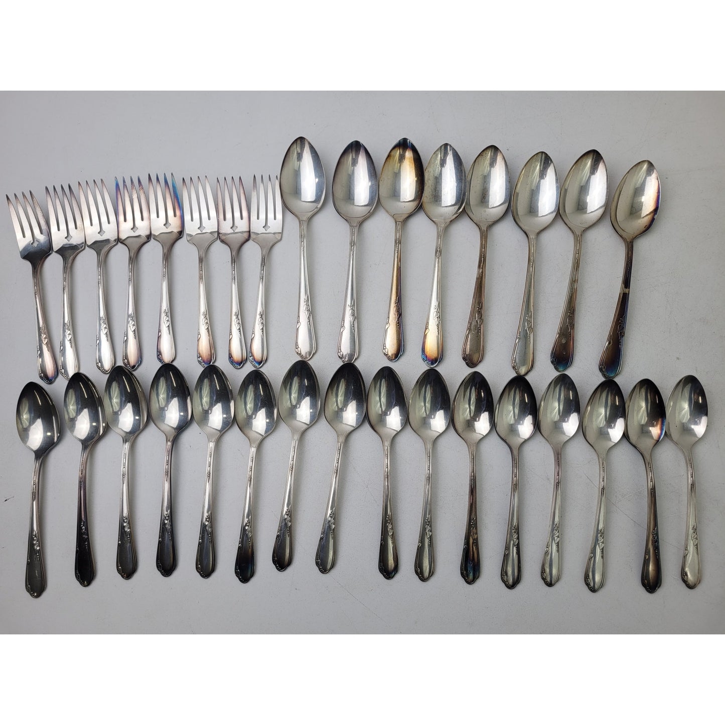 Vintage Wm A Rogers Oneida Meadowbrook Silverplate Silverware Set of 32