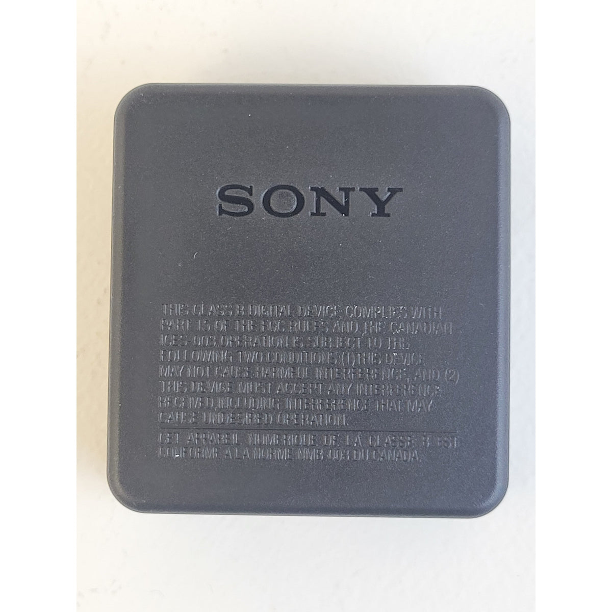 Sony Cyber-Shot DSC-WX80 Digital Camera Kit w Power Adapter & Original Box