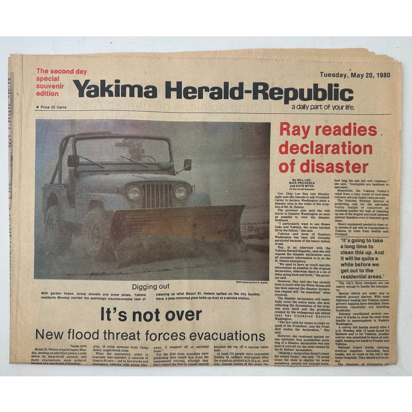 Vintage Mount St. Helens Eruption 1980 Yakima Herald-Republic Newspaper Lot