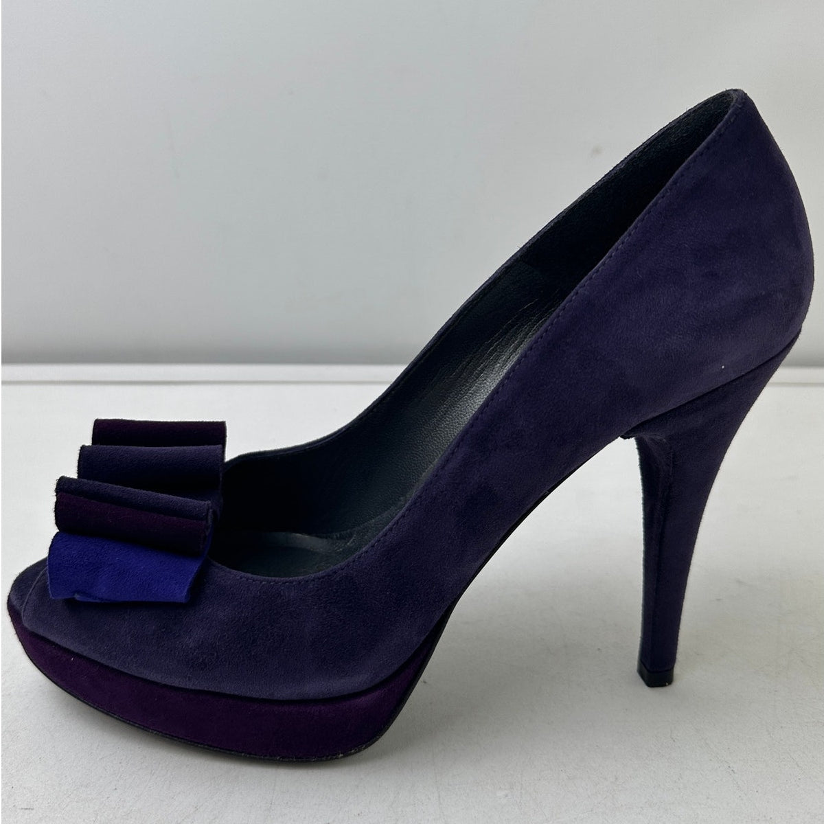 Stuart Weitzman "Back Page" Purple Suede Peep Toe Platform Pumps Women's Sz 8
