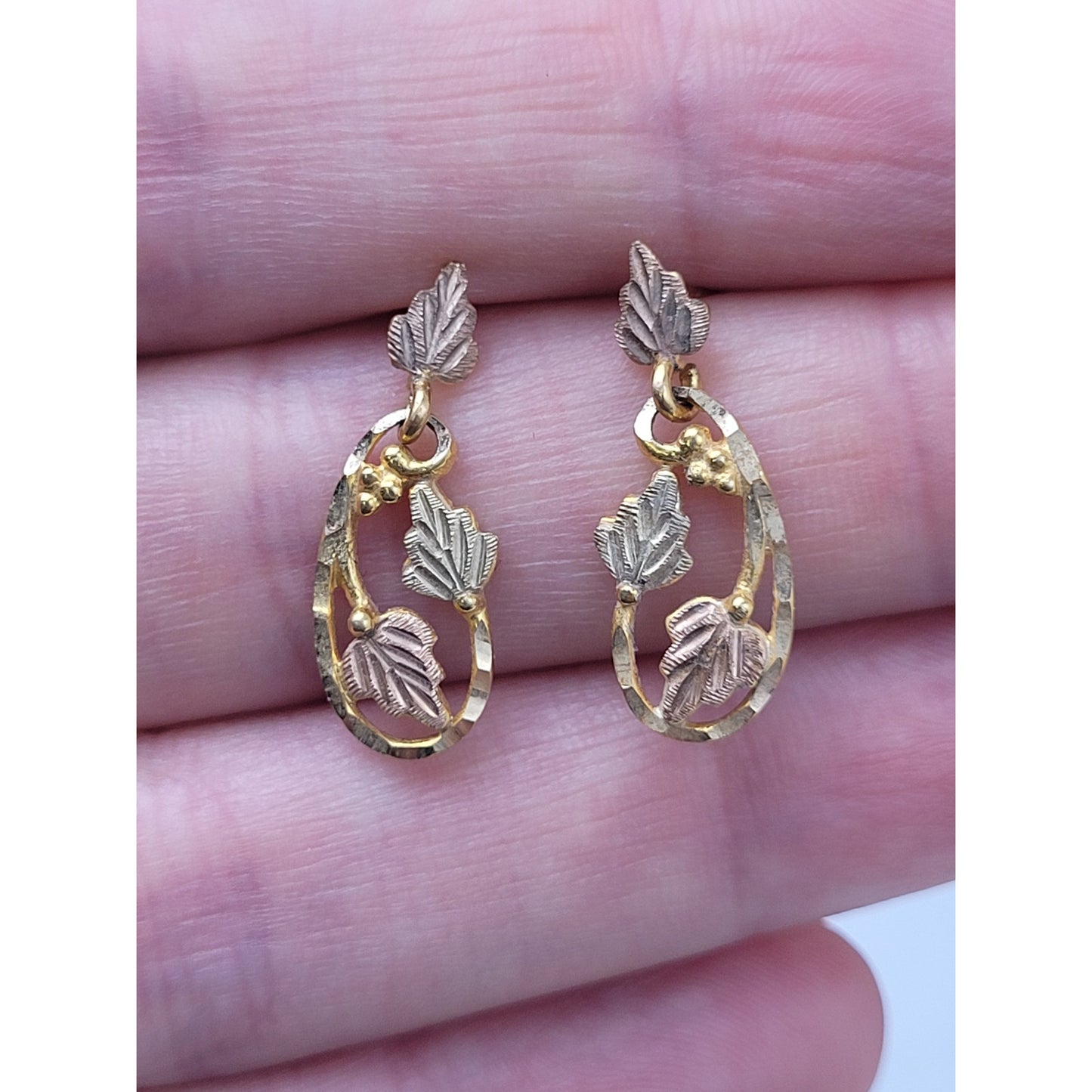 VTG 10K Rose & Yellow Gold Drop Earrings Leaf Motif 2g