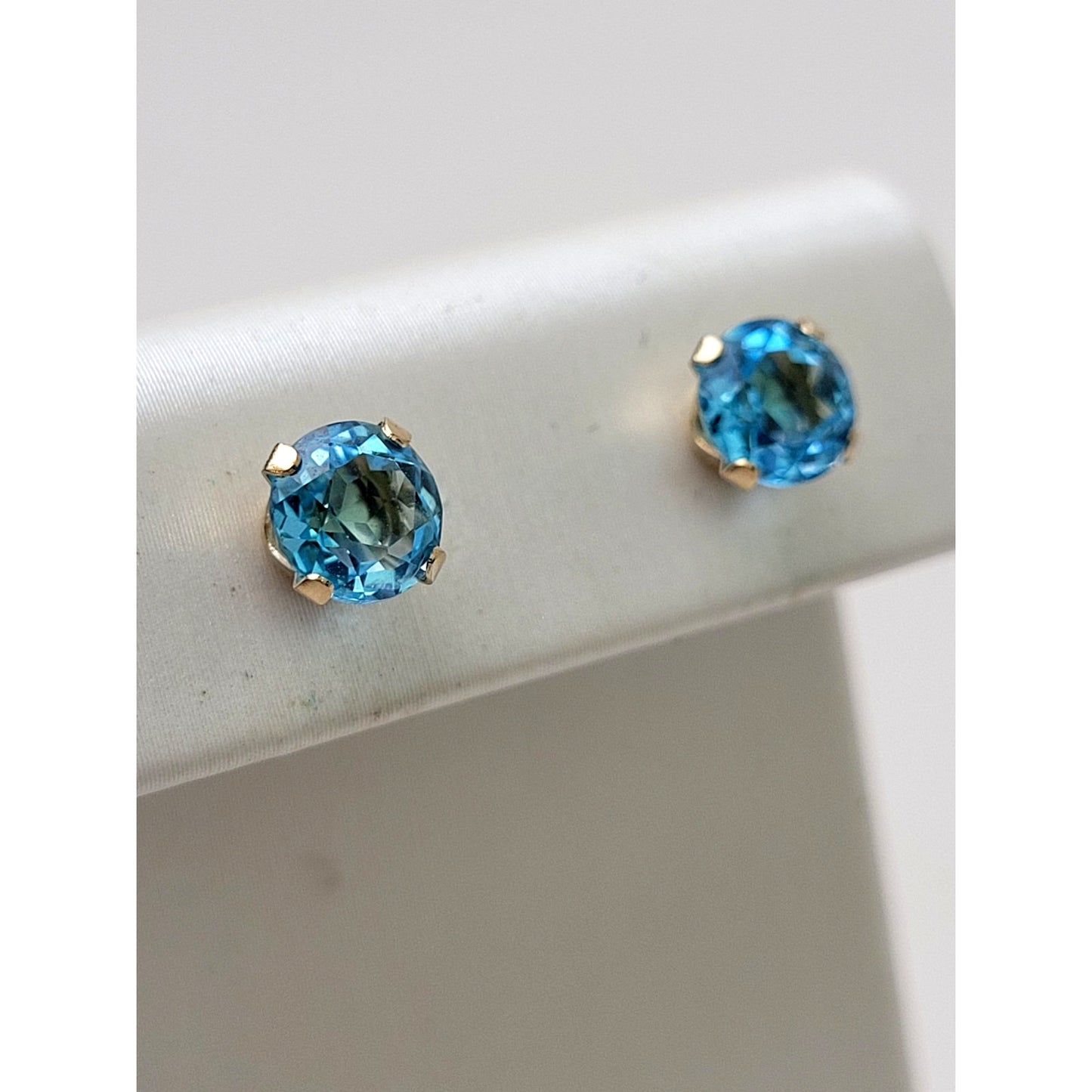 Classic Blue Topaz 5mm Stone w Four-Prong 14K Gold Setting Stud Earrings