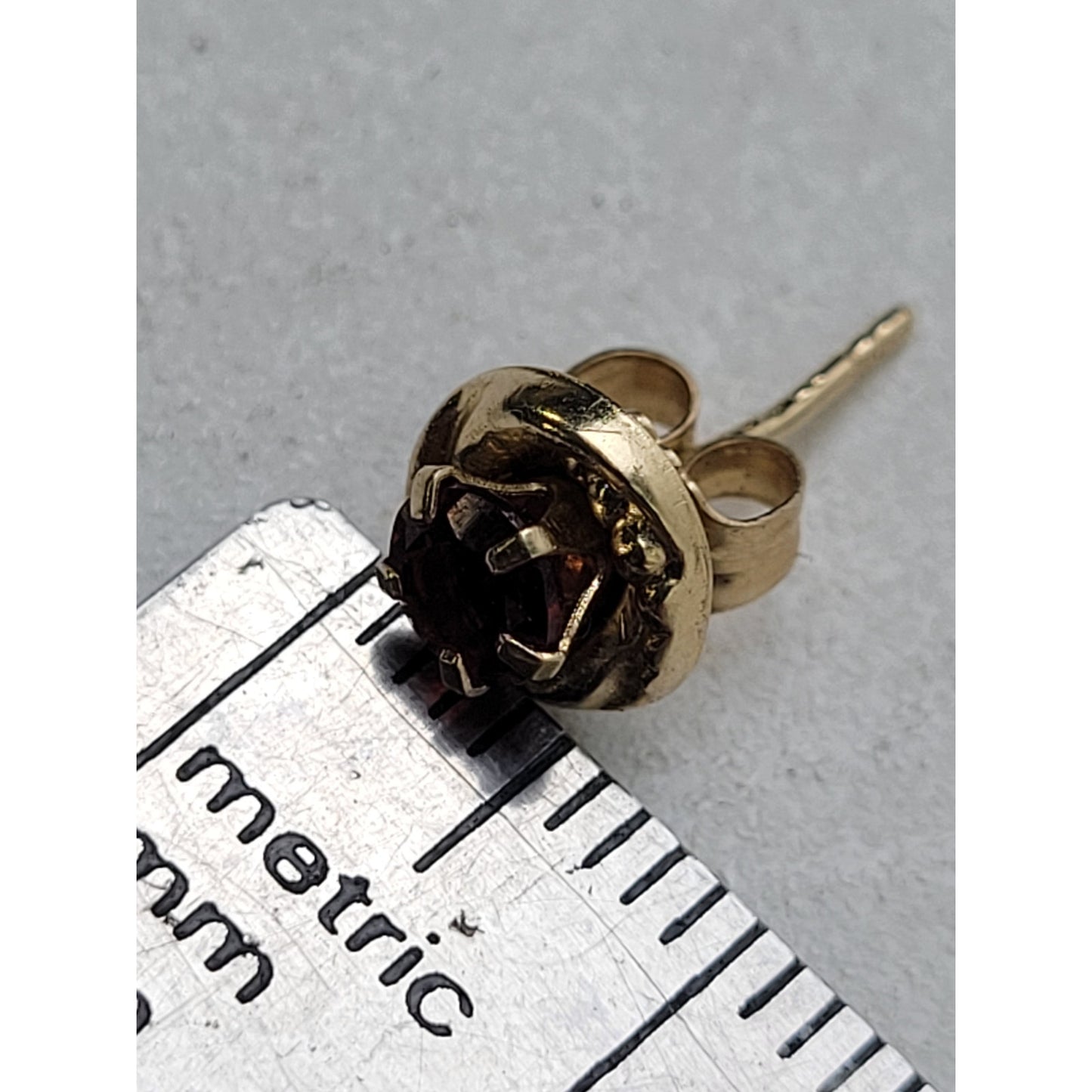 14K Yellow Gold Garnet Stud Earrings | 6 mm | .62 grams
