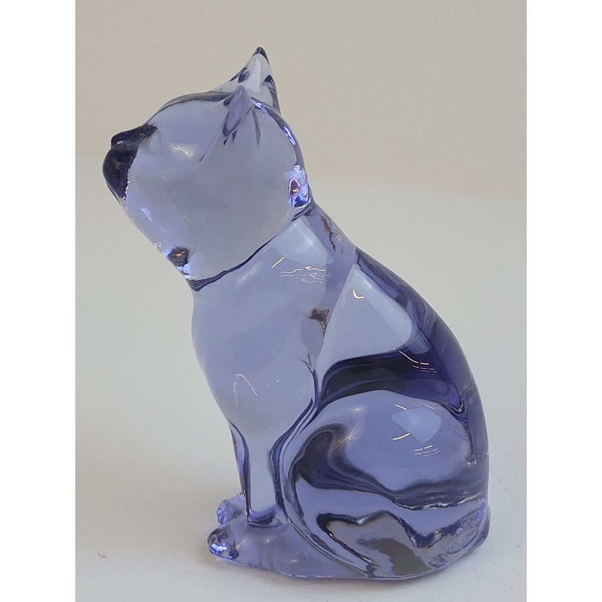 Vintage Fenton Glass Amethyst Light Purple Sitting Cat Figurine
