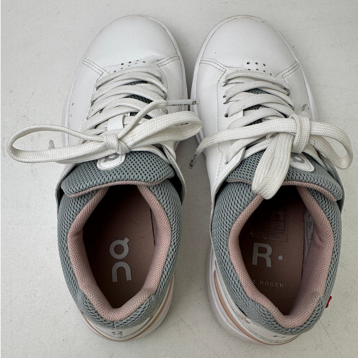 On Running The Roger Advantage White / Rosehip Sneakers Women's Sz 5