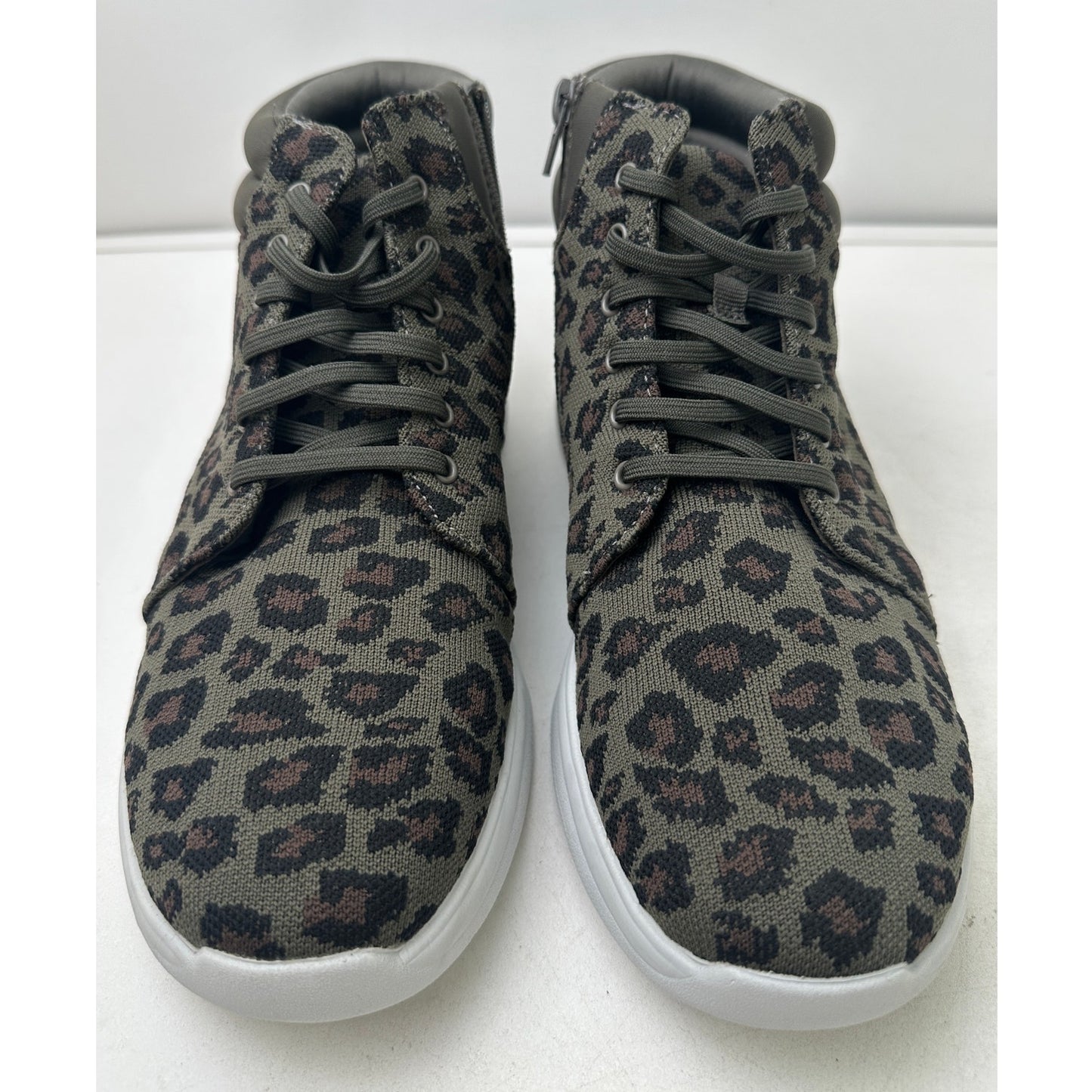 Clarks Cloudsteppers Adella Pine Leopard Print Knit Sneakers Women's Sz 10