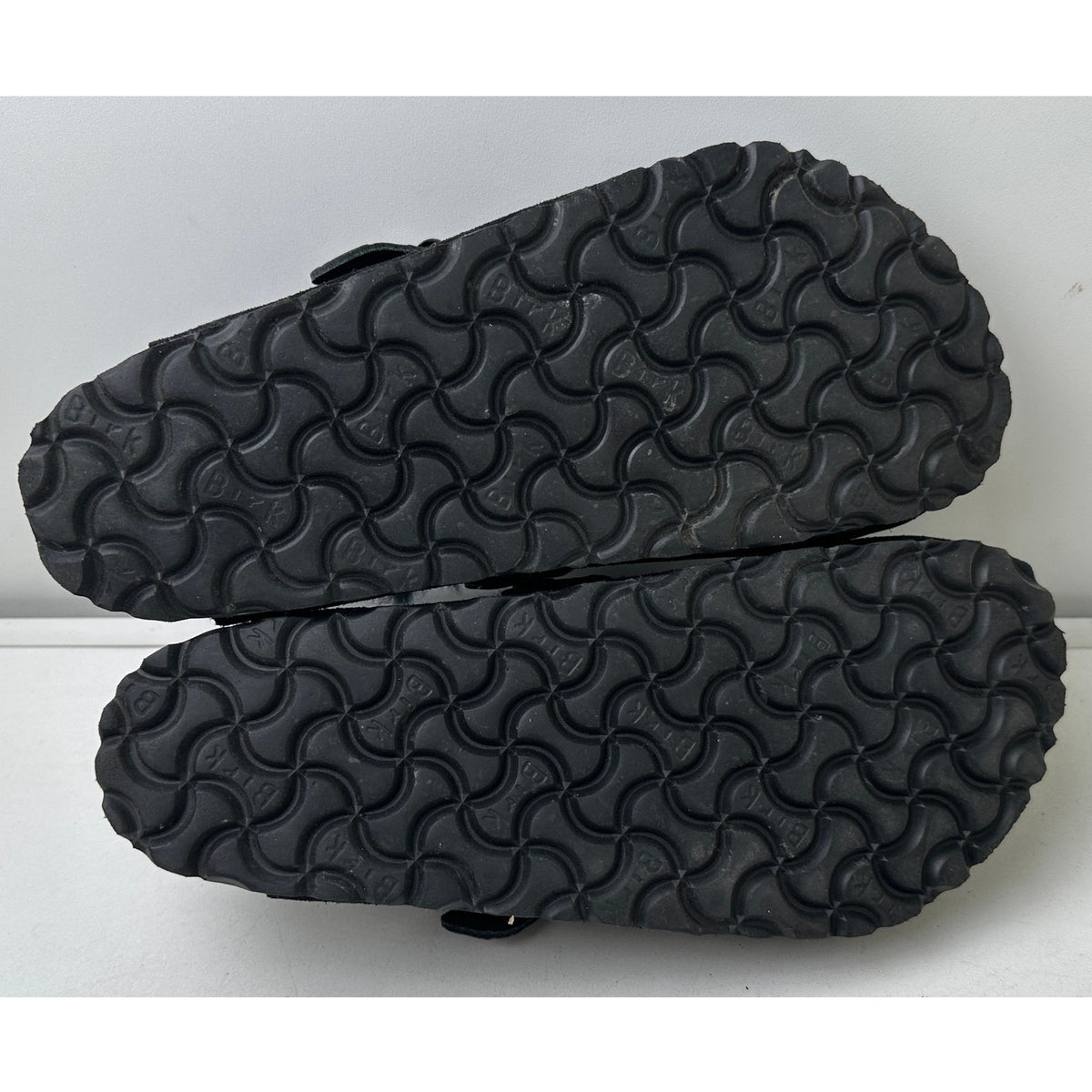 Birkenstock Boston Black Shearling Suede Clogs w/ Embossed Strap Women's Sz 5