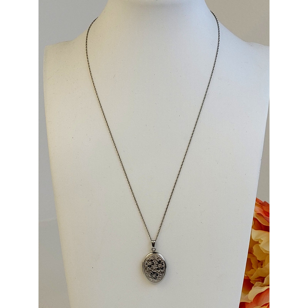 Vintage 14K Solid White Gold Floral Etched Locket on 18" Rope Chain | 3.67 Grams