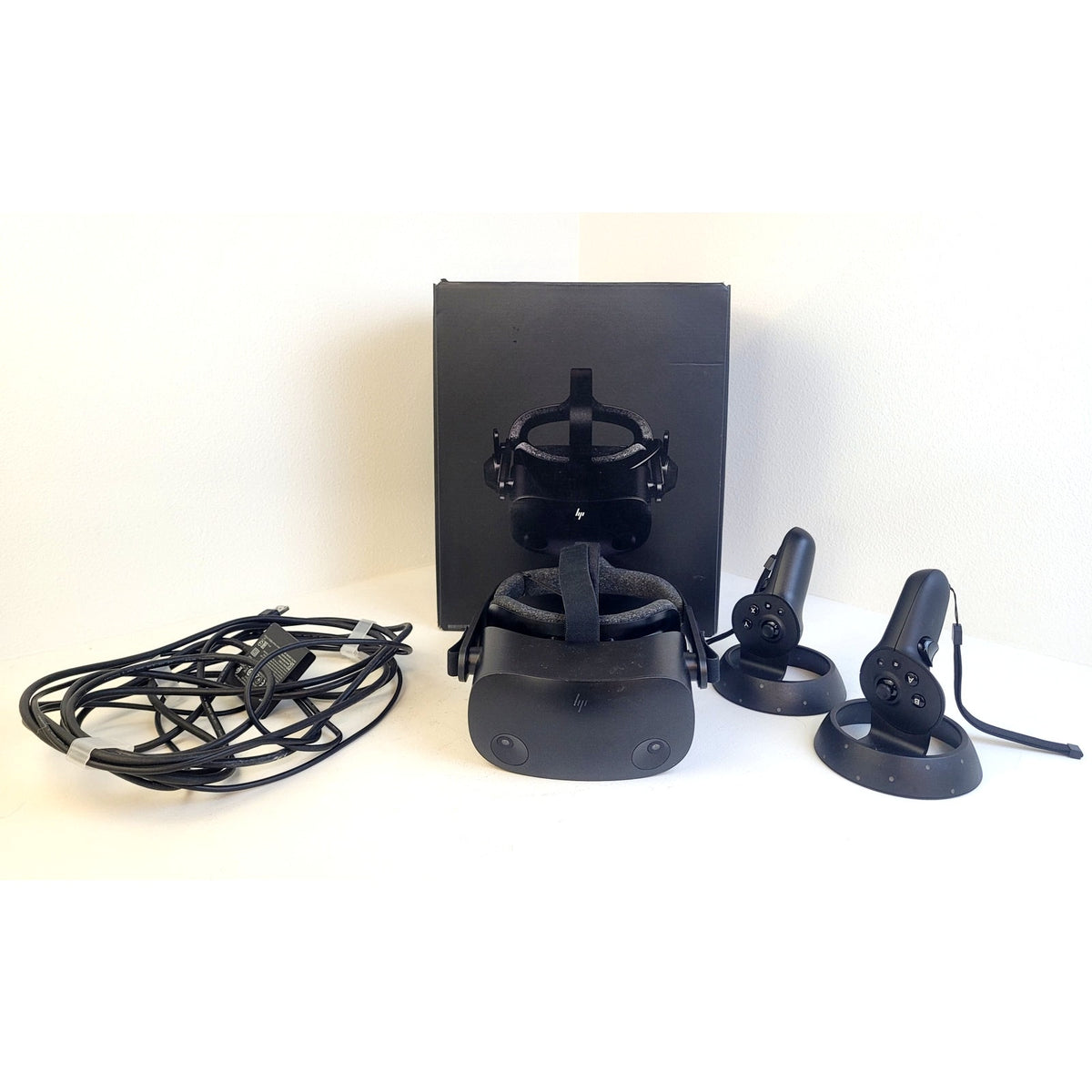 HP Reverb G2 VR Headset Motion Controllers, Power Adapter, Cable, & Original Box