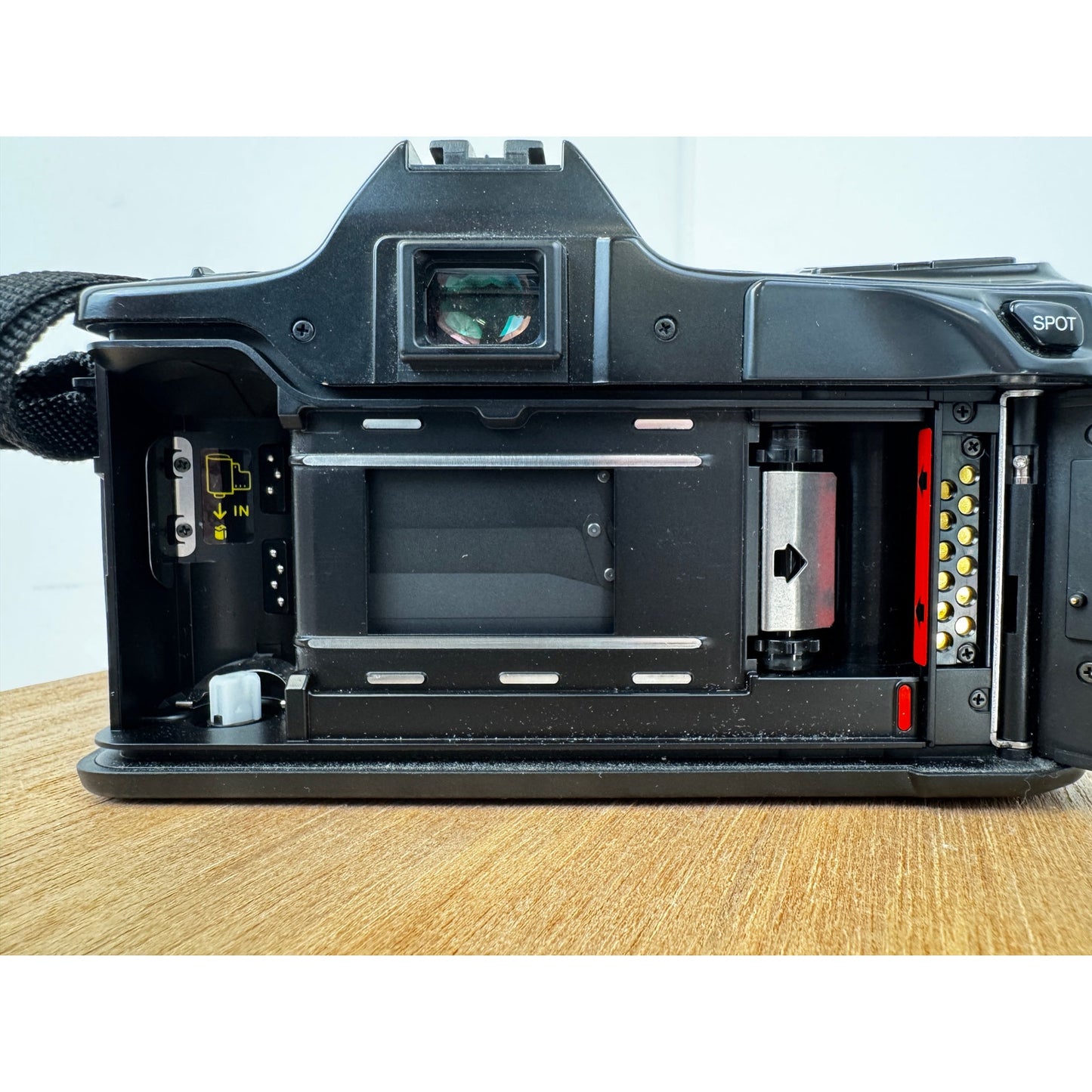 Minolta Dynax 7000i w/ 28-55mm Lens, Portrait/Depth Cards, Manuals & Bag