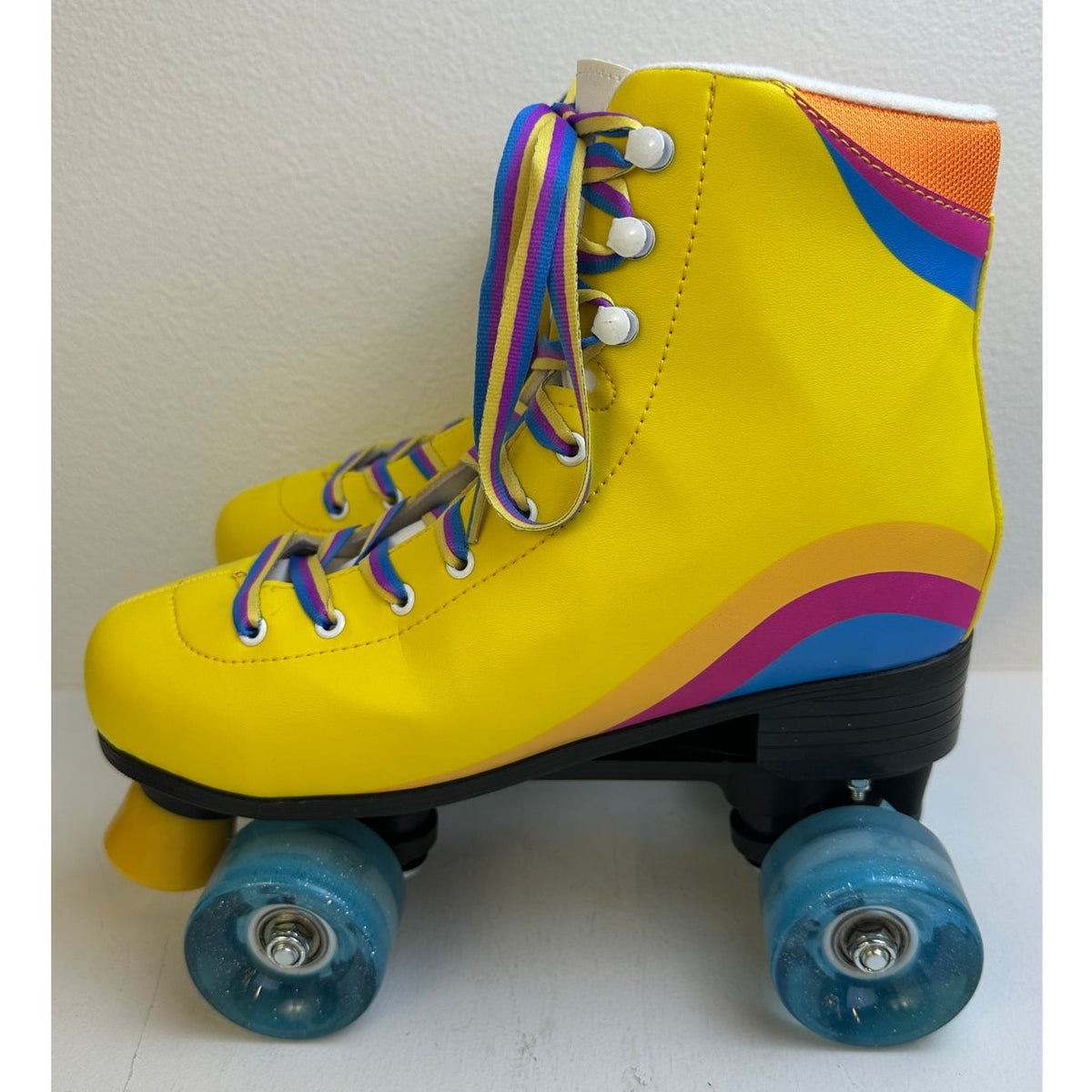 Nattork Yellow Retro Roller Skates with LED Flashing Wheels Women's Sz 9