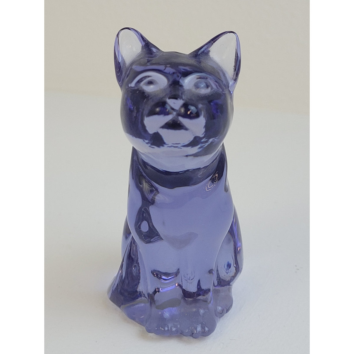 Vintage Fenton Glass Amethyst Light Purple Sitting Cat Figurine