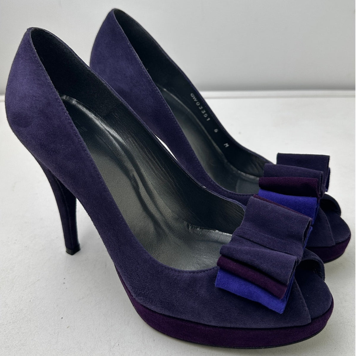 Stuart Weitzman "Back Page" Purple Suede Peep Toe Platform Pumps Women's Sz 8
