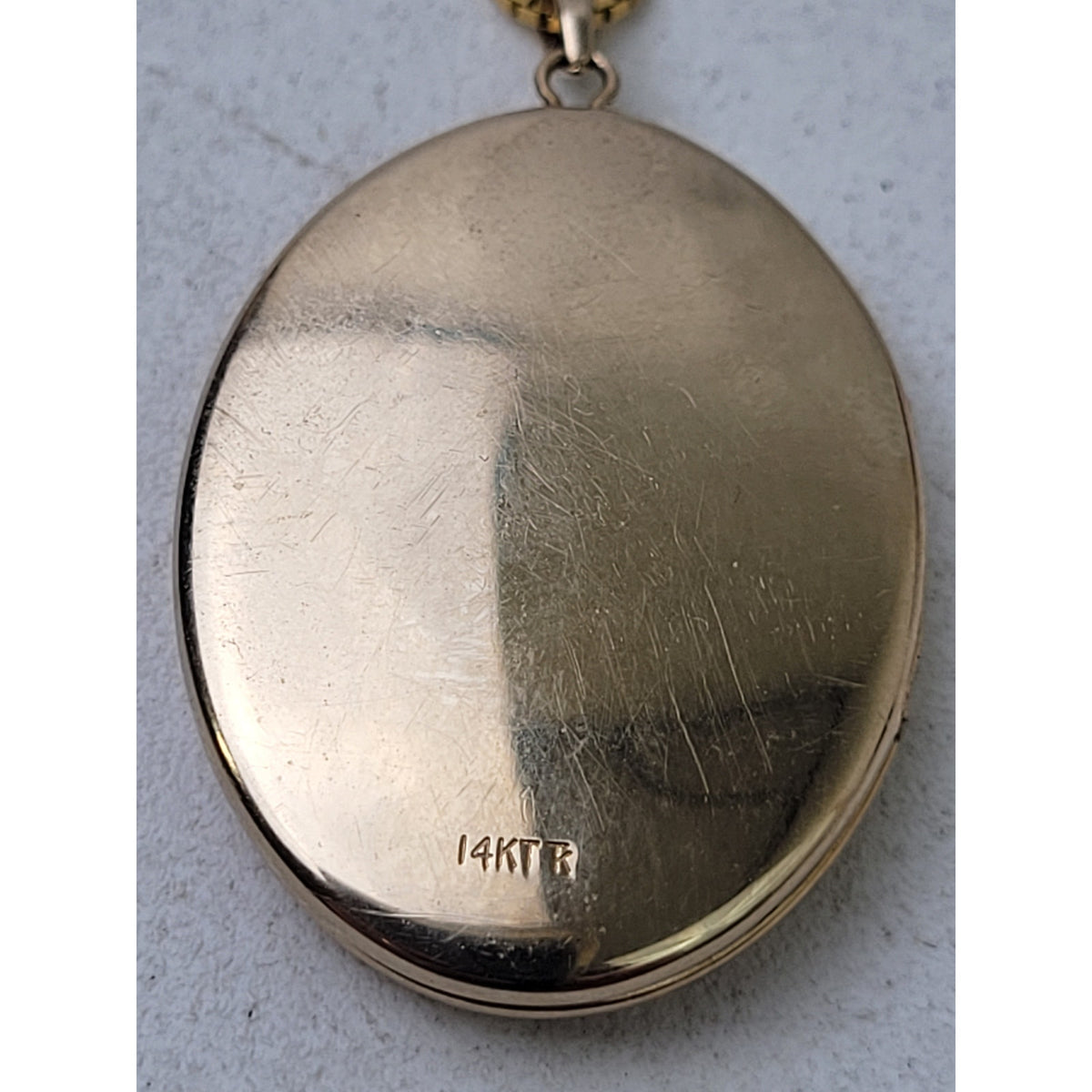 Solid 14K Yellow Gold Vintage Engraved Locket on 20" Gold Box Link Chain | 8.24g