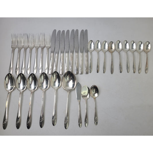 Oneida Community Tudor Plate Flatware Queen Bess II Pattern 1946 Set of 33
