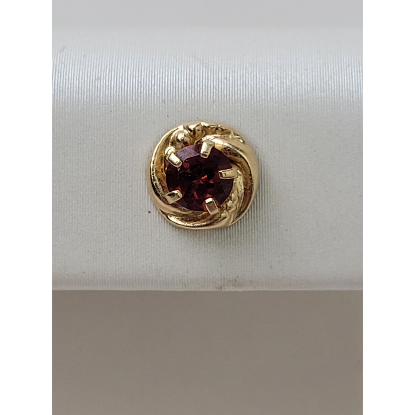 14K Yellow Gold Garnet Stud Earrings | 6 mm | .62 grams