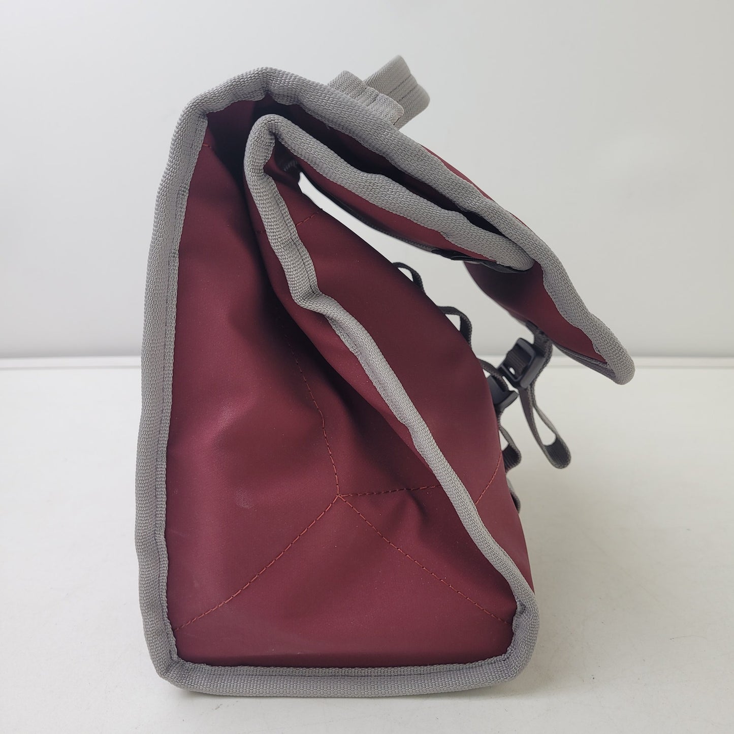 YETI Daytrip Lunch Bag in Wild Vine Red 6 QT Cooler EUC