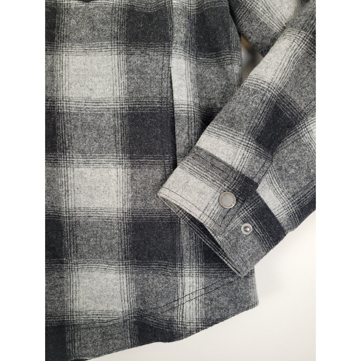 Pendleton Gray & Black Plaid Wool Blend Shirt Jacket Snap-Front Men's Sz L